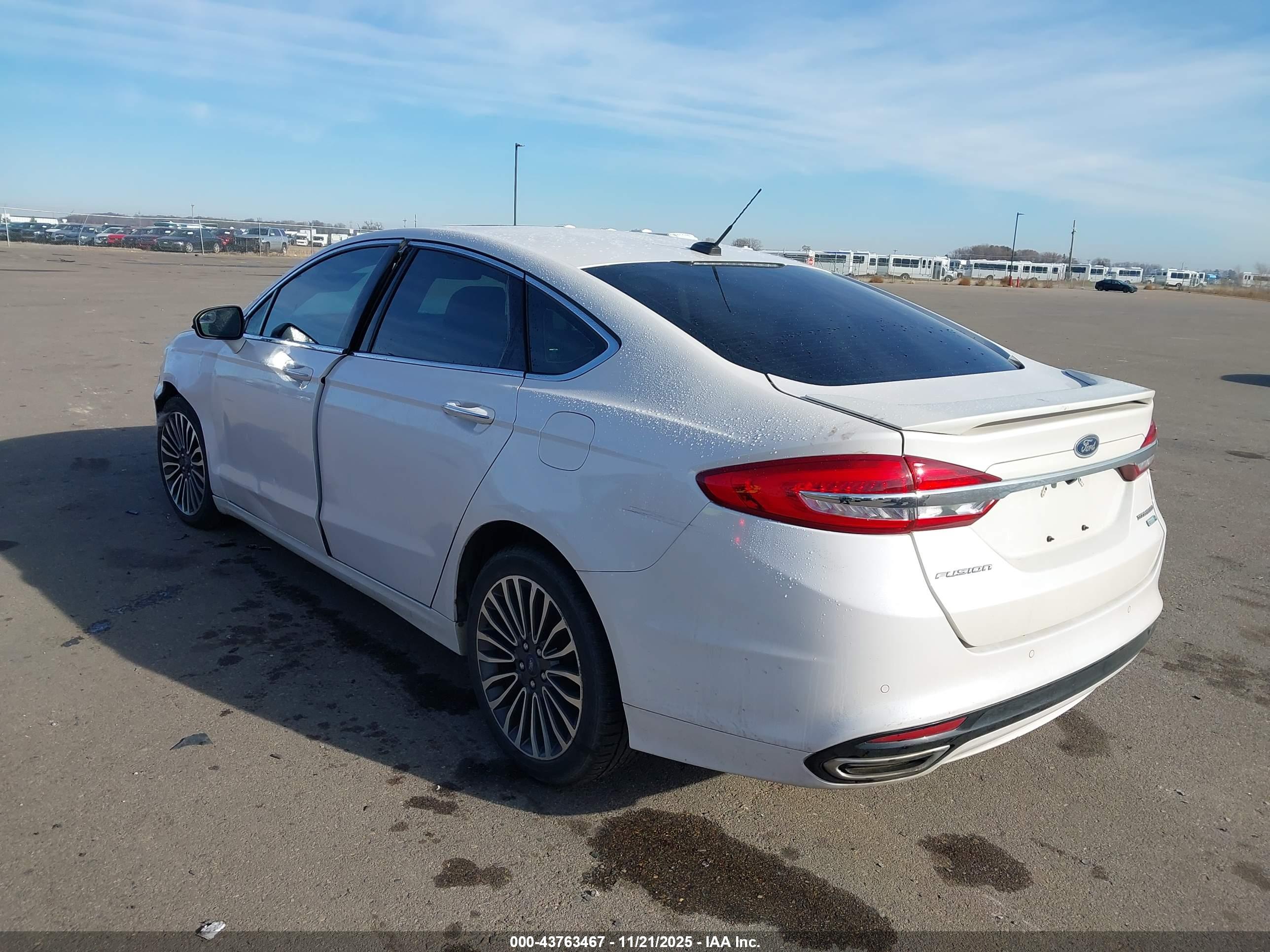 FORD FUSION image 3