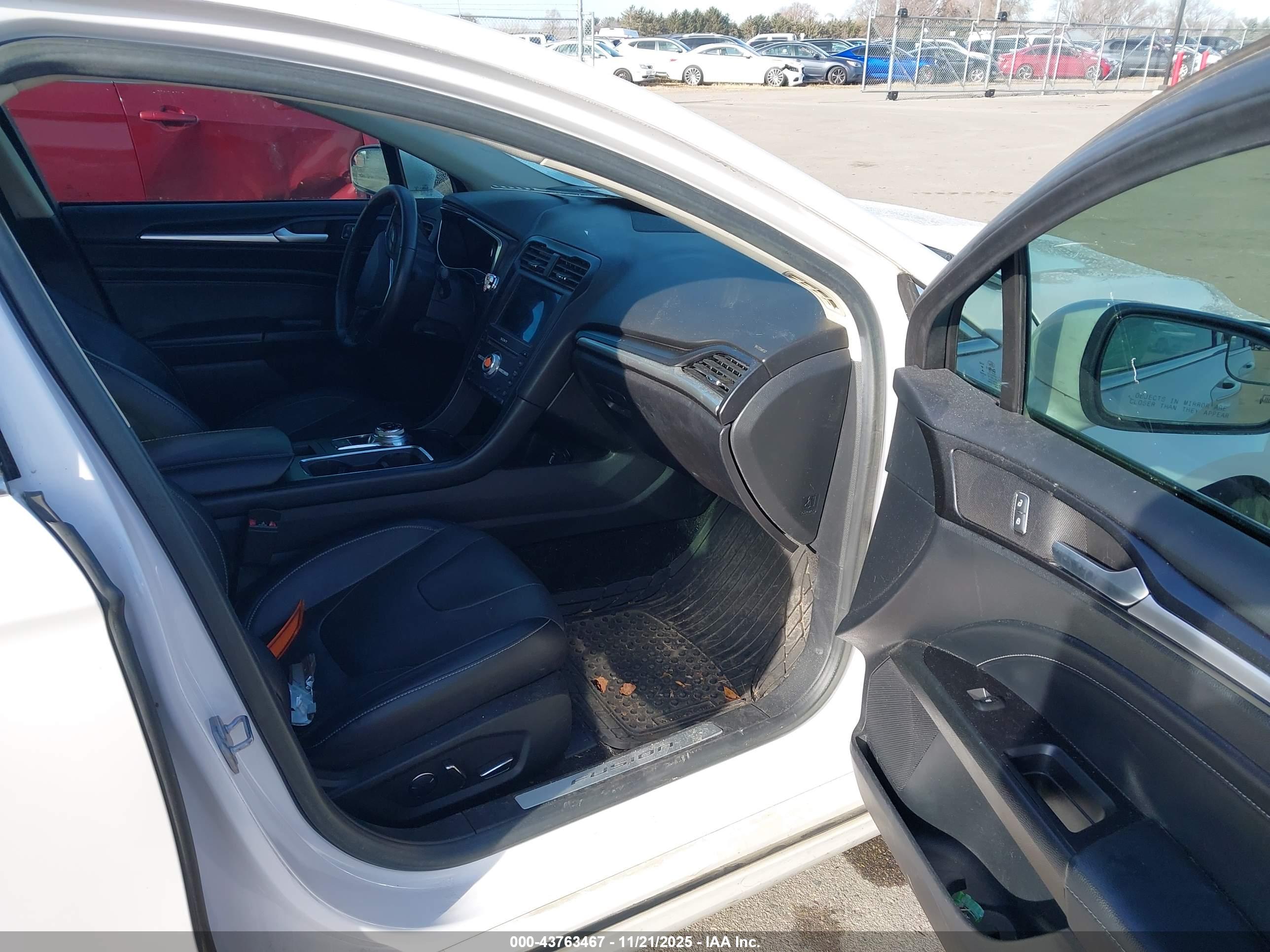 FORD FUSION image 5