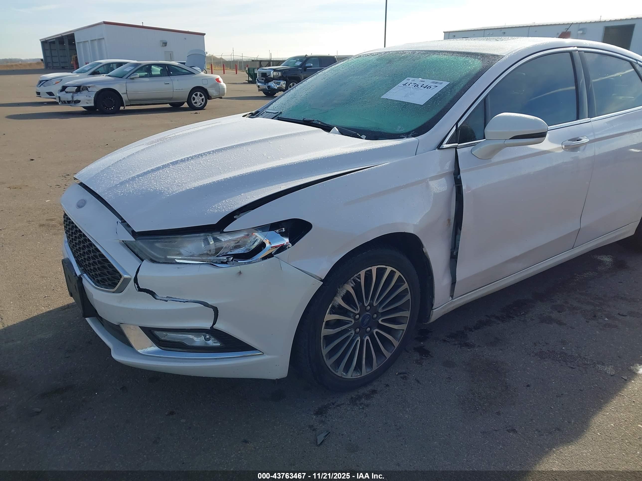 FORD FUSION image 6
