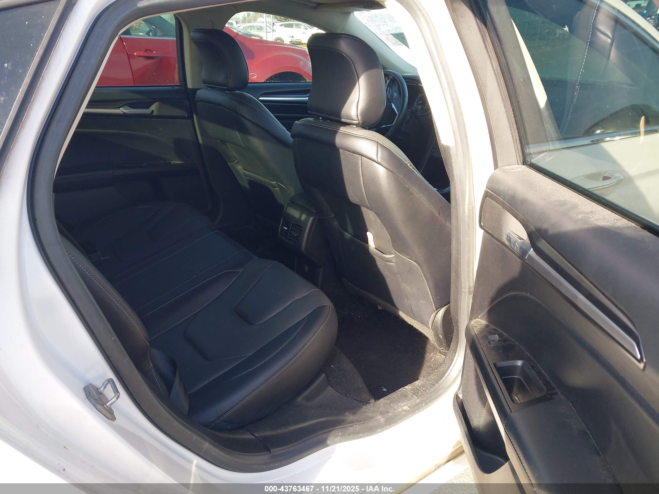 FORD FUSION image 8