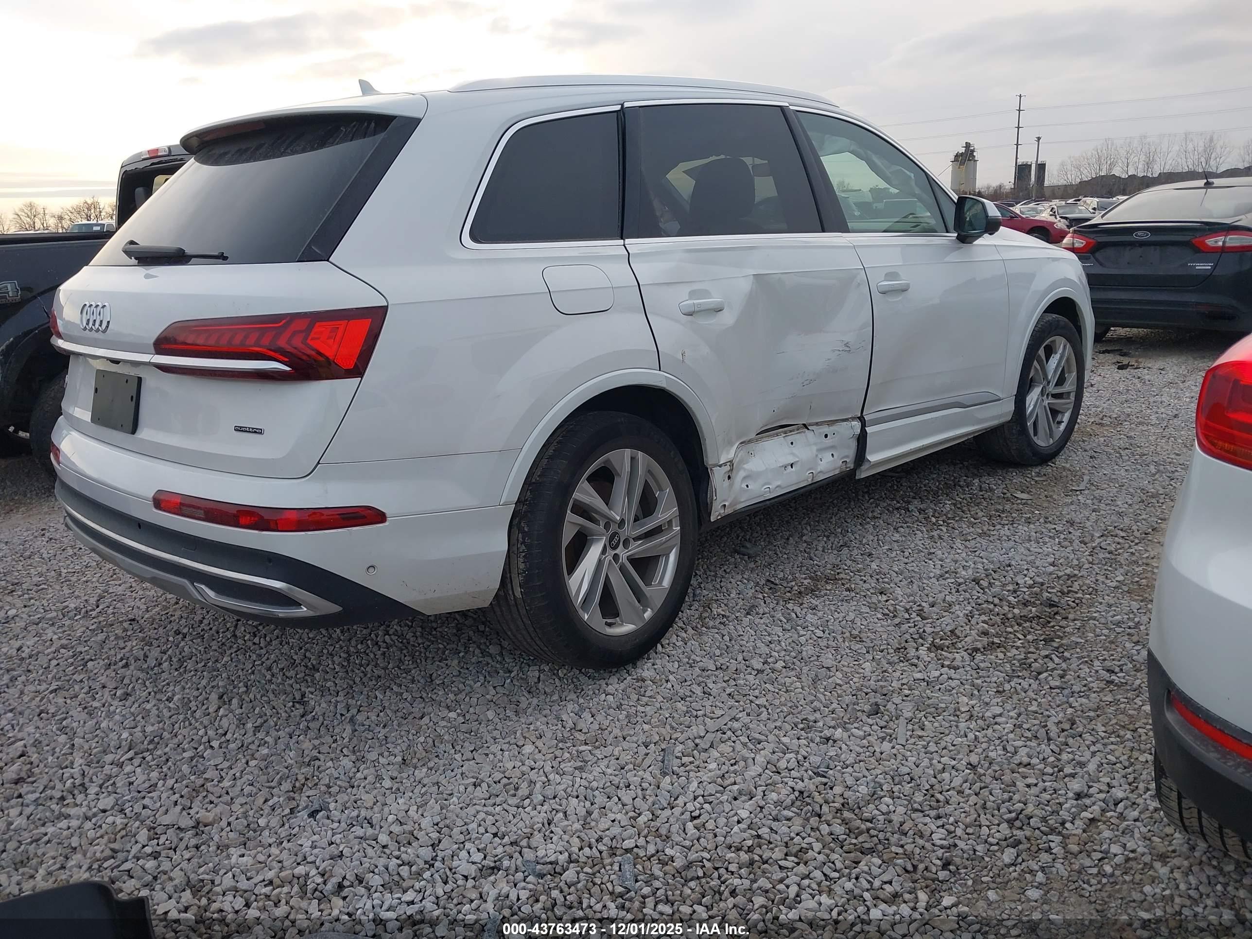 AUDI Q7 image 4
