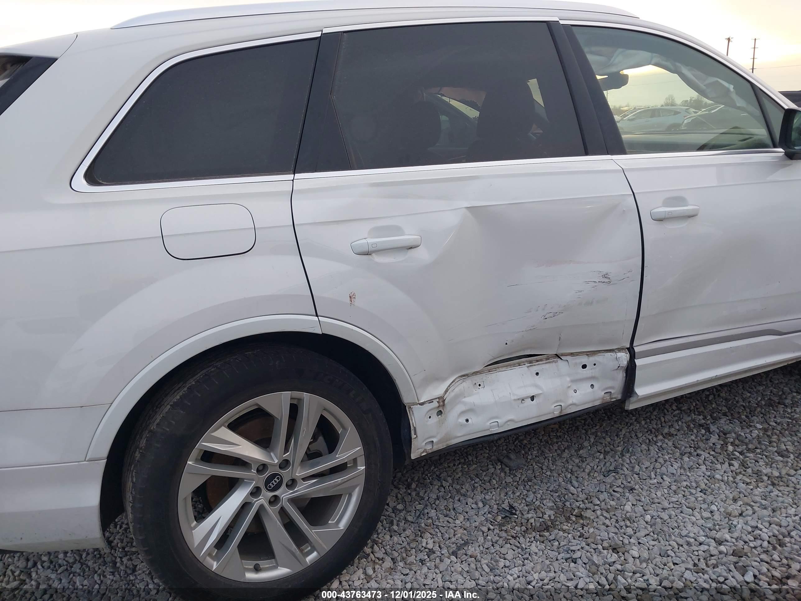 AUDI Q7 image 6