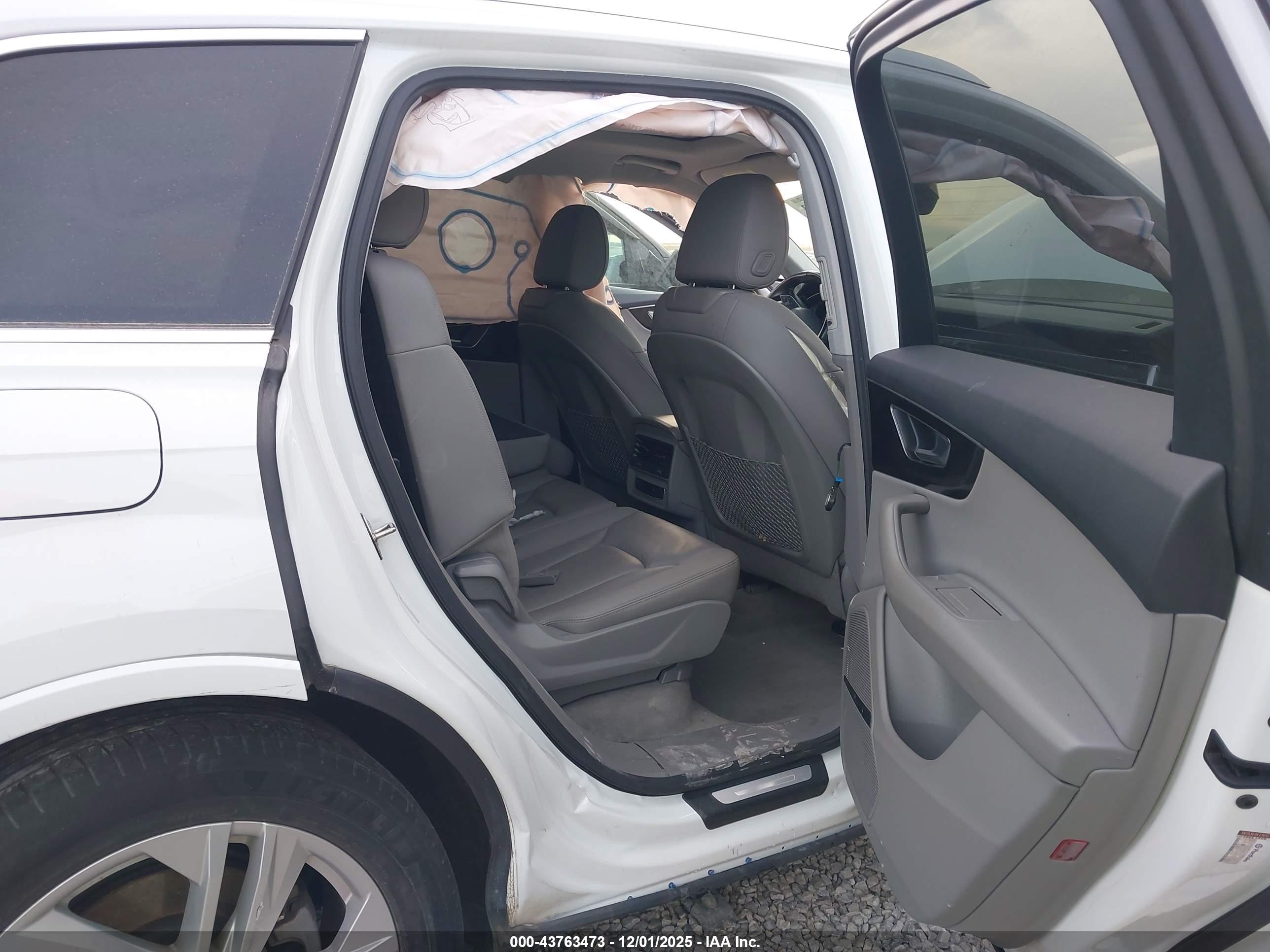 AUDI Q7 image 8