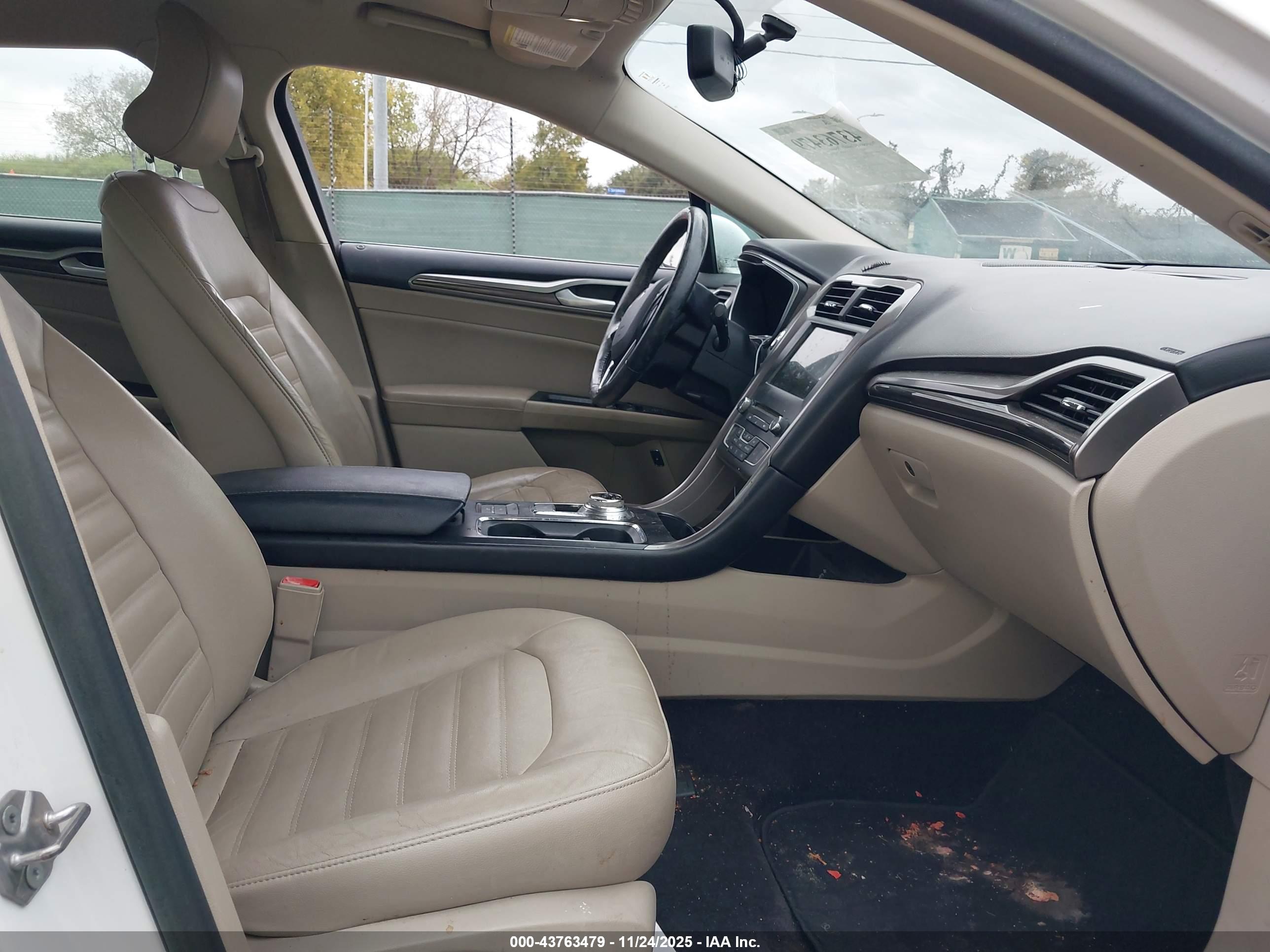 FORD FUSION image 5