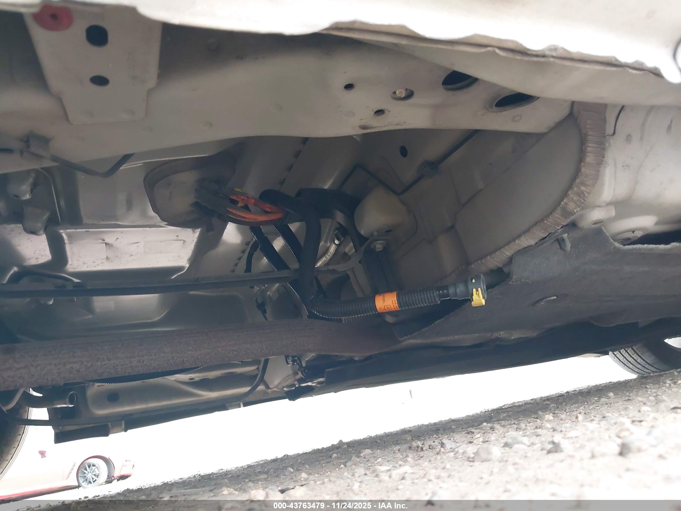 FORD FUSION image 6