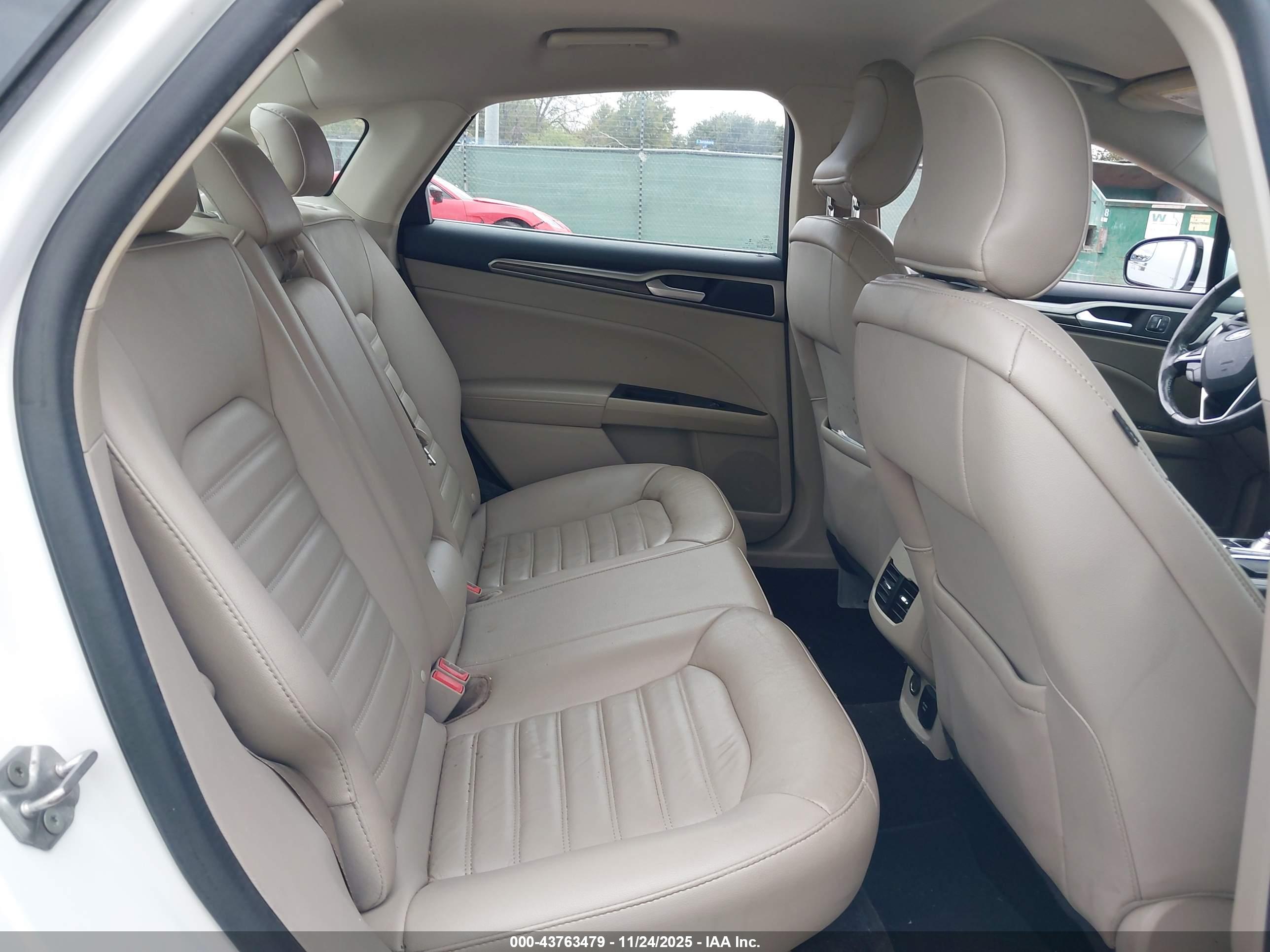 FORD FUSION image 8