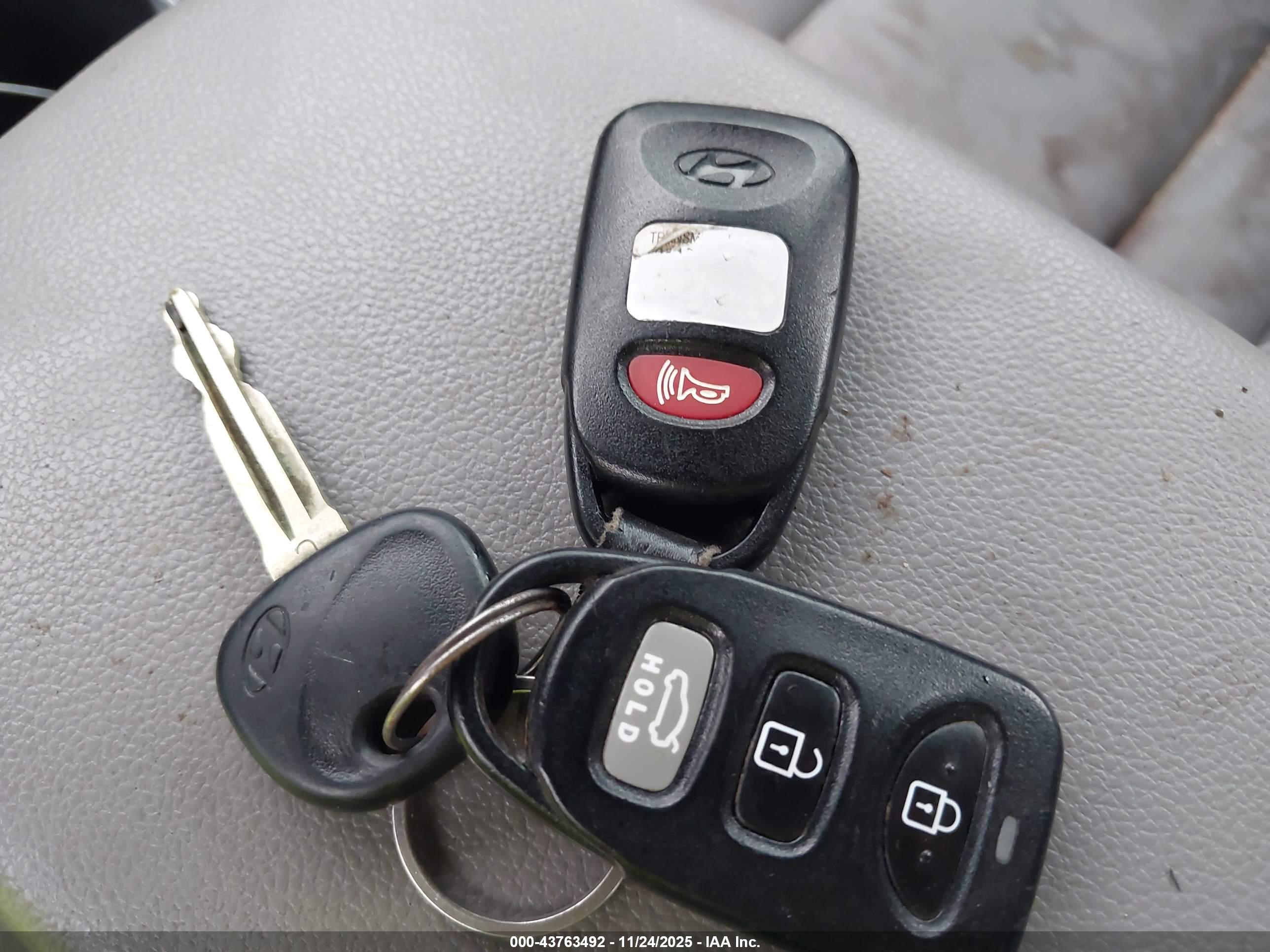 HYUNDAI ELANTRA image 11