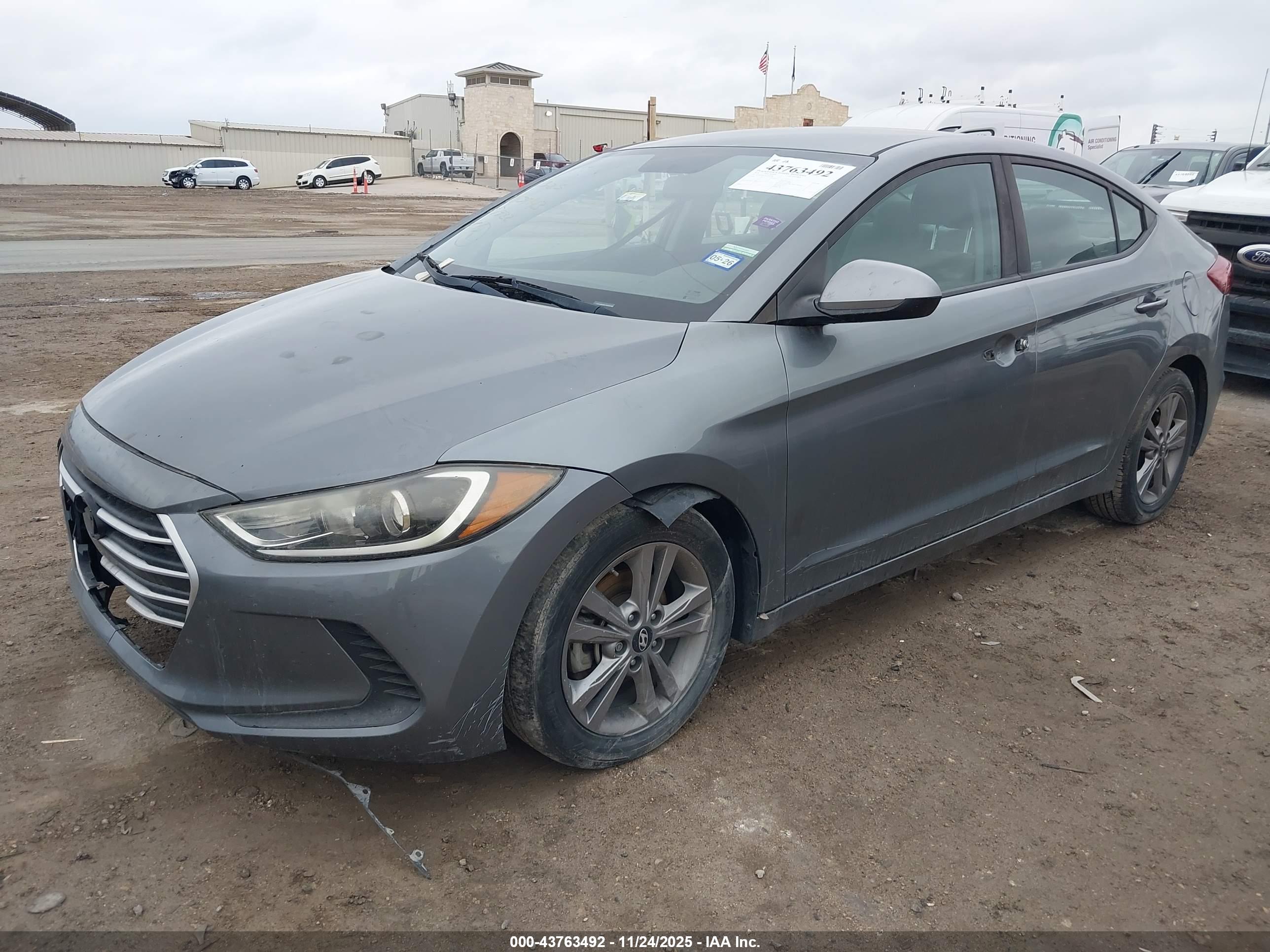 HYUNDAI ELANTRA image 2