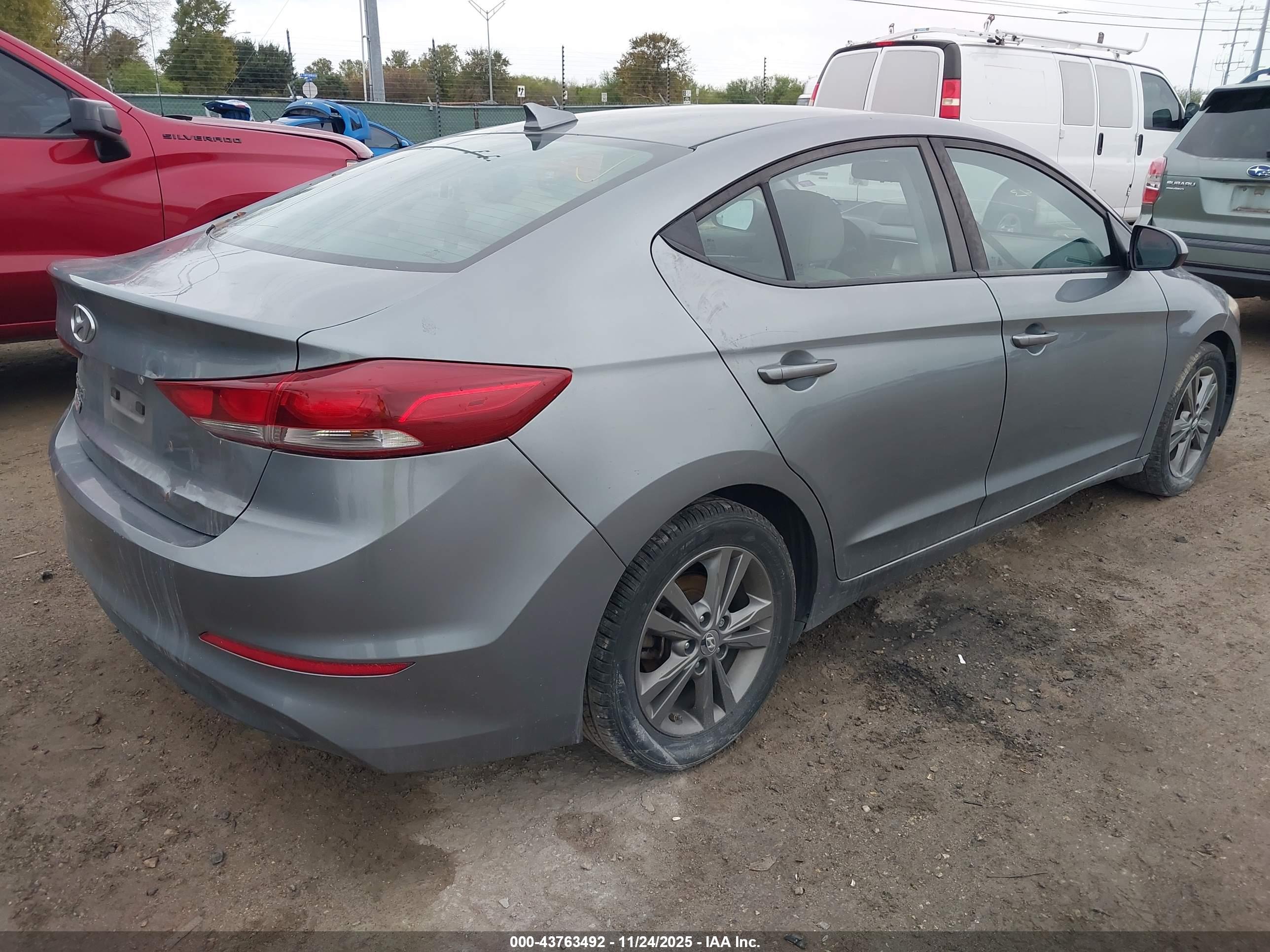 HYUNDAI ELANTRA image 4