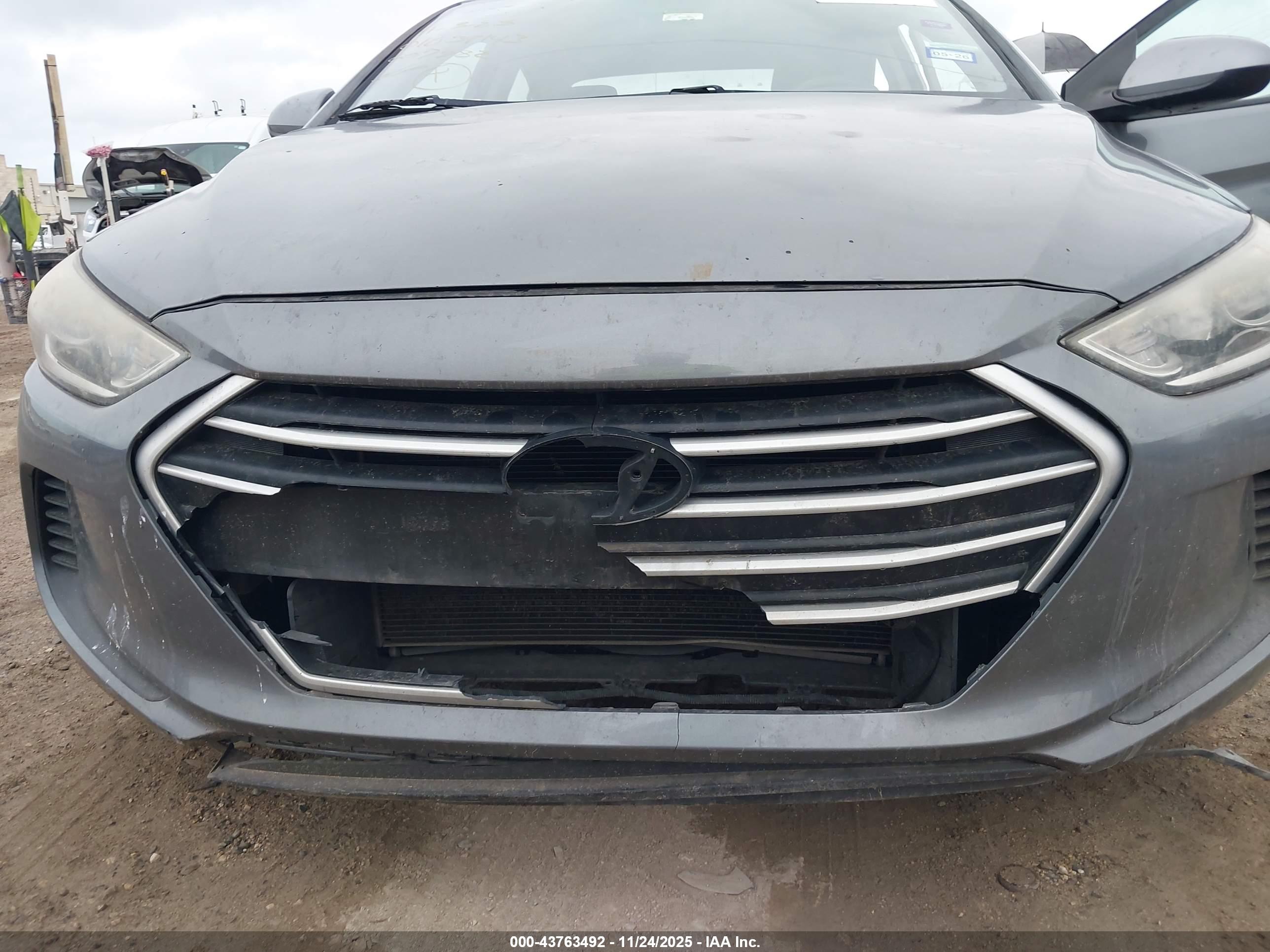 HYUNDAI ELANTRA image 6
