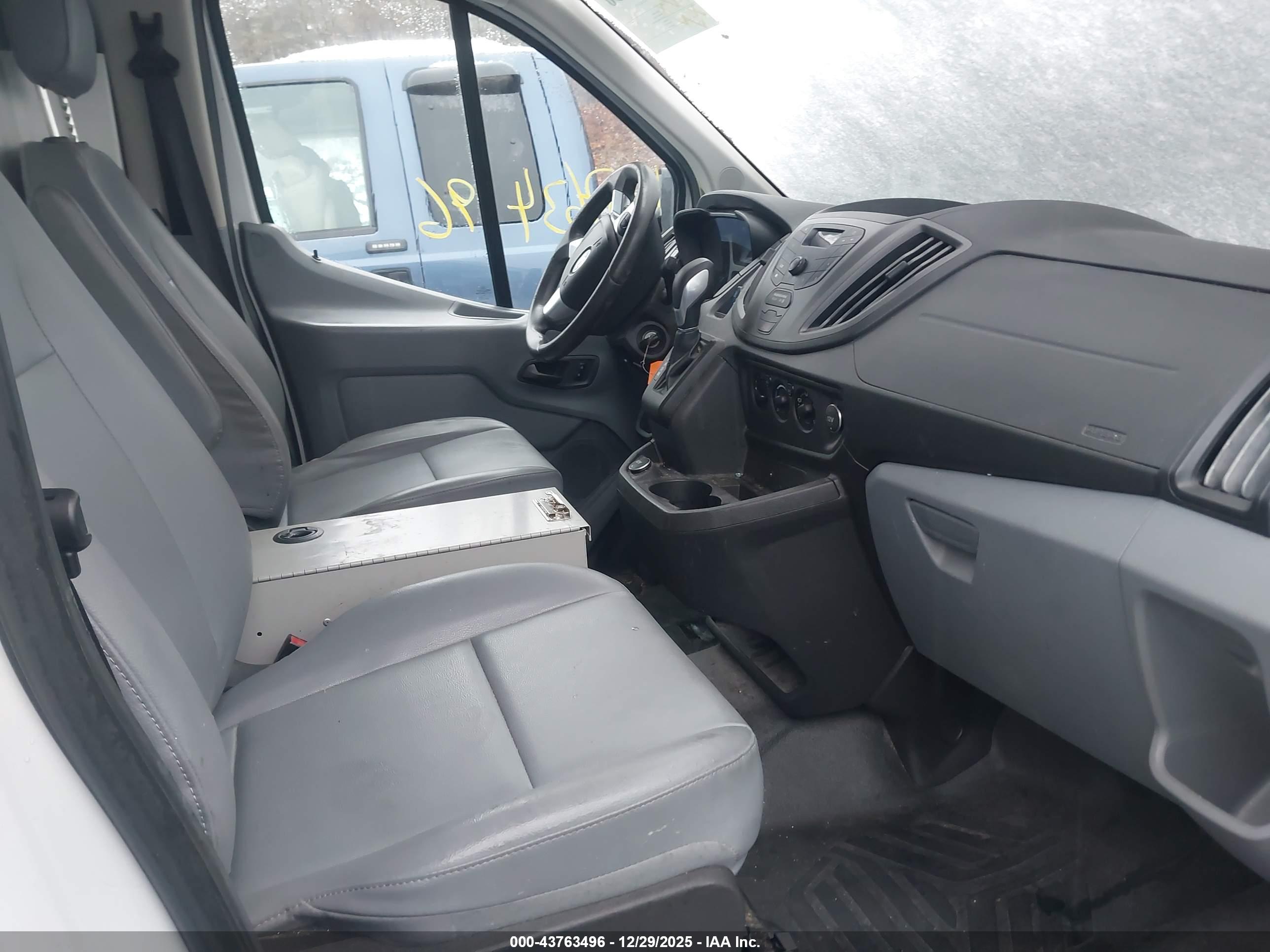 FORD TRANSIT-150 image 5