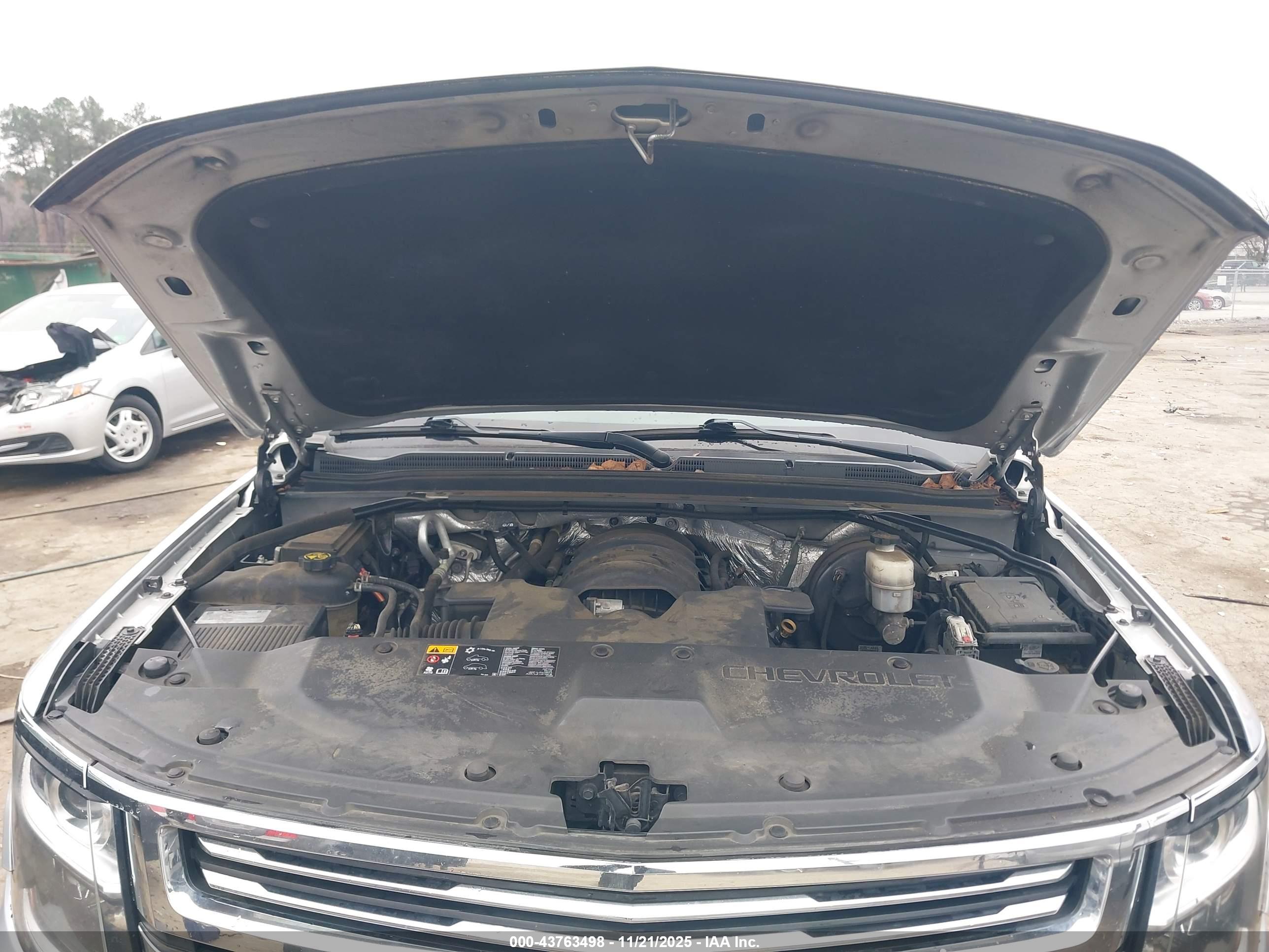CHEVROLET SUBURBAN image 10