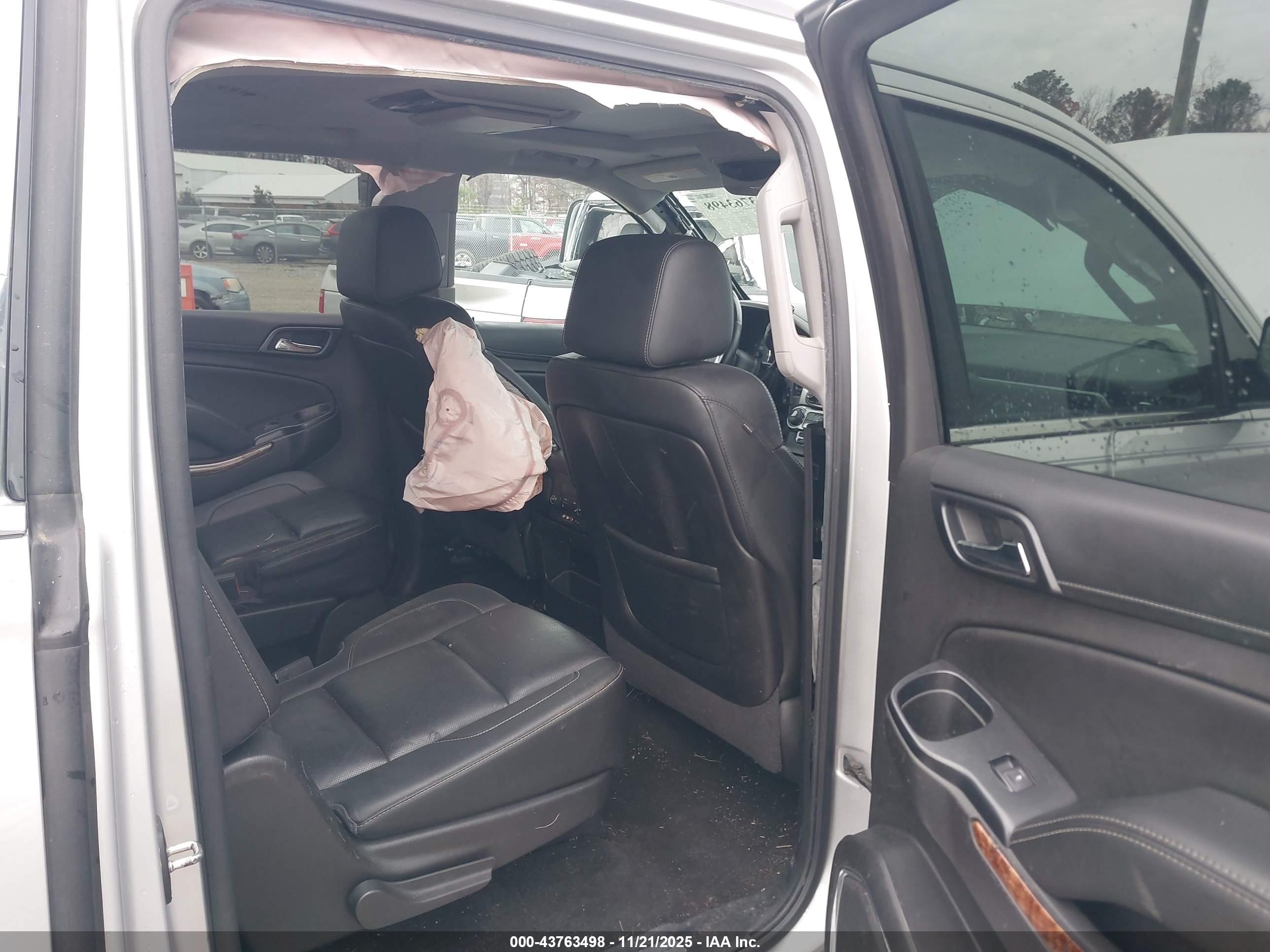 CHEVROLET SUBURBAN image 8