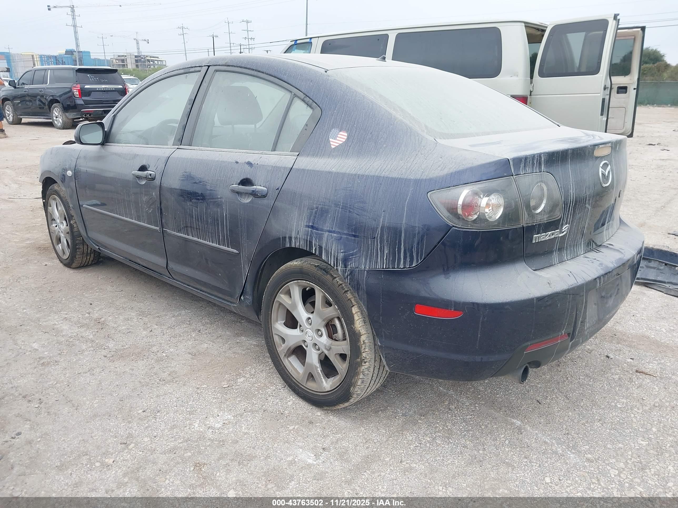 MAZDA MAZDA3 image 3