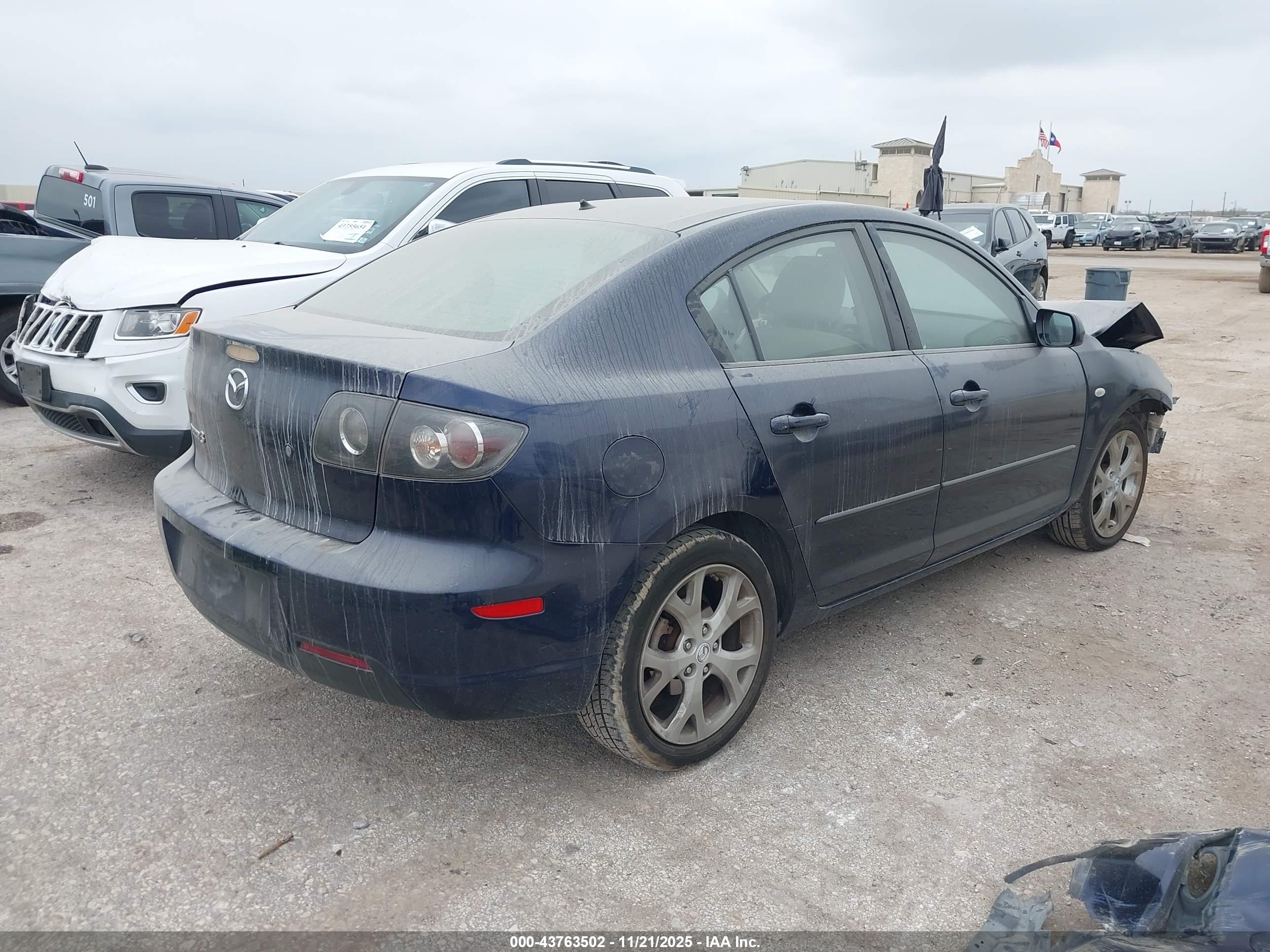 MAZDA MAZDA3 image 4