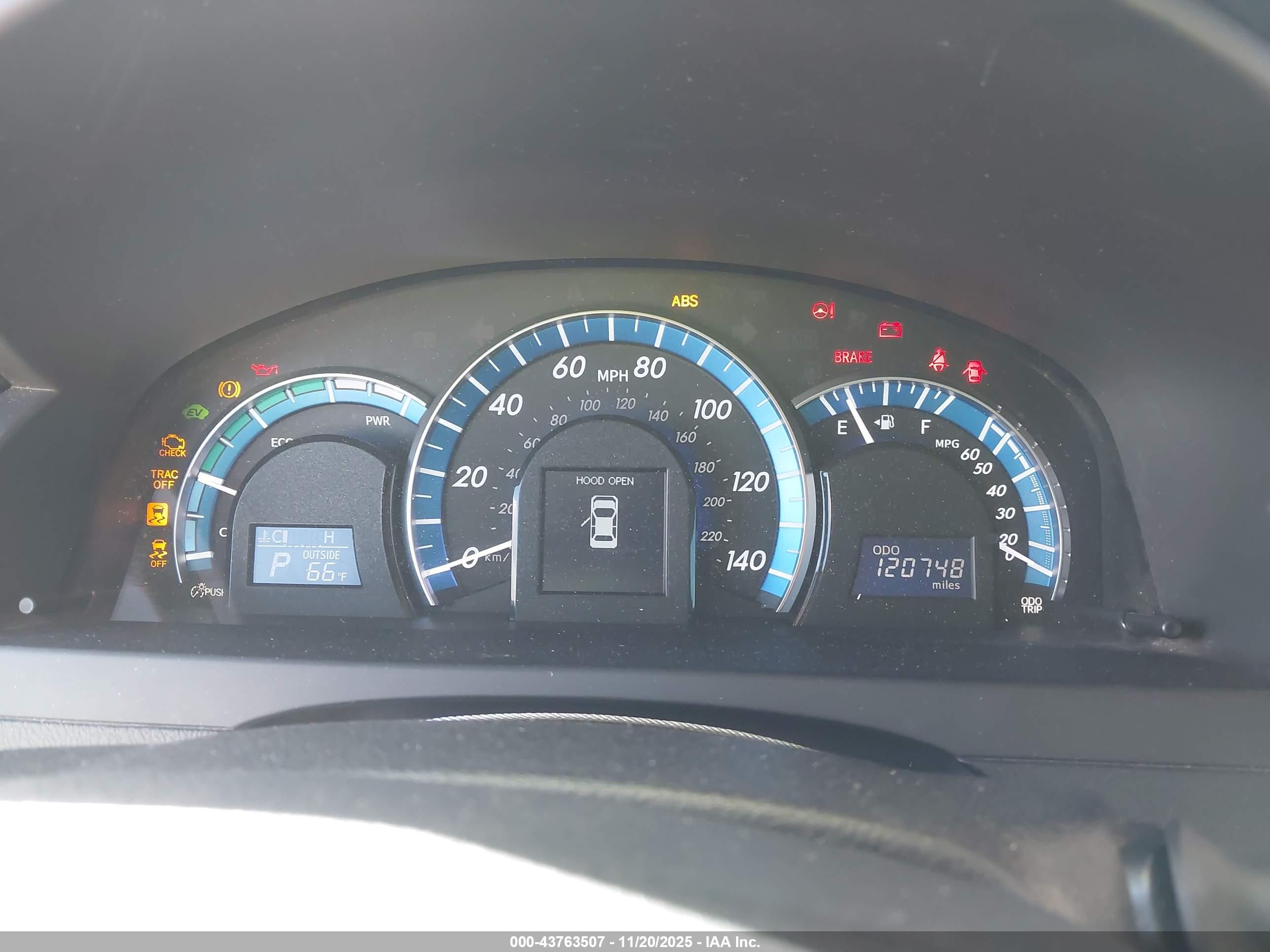 TOYOTA CAMRY image 7