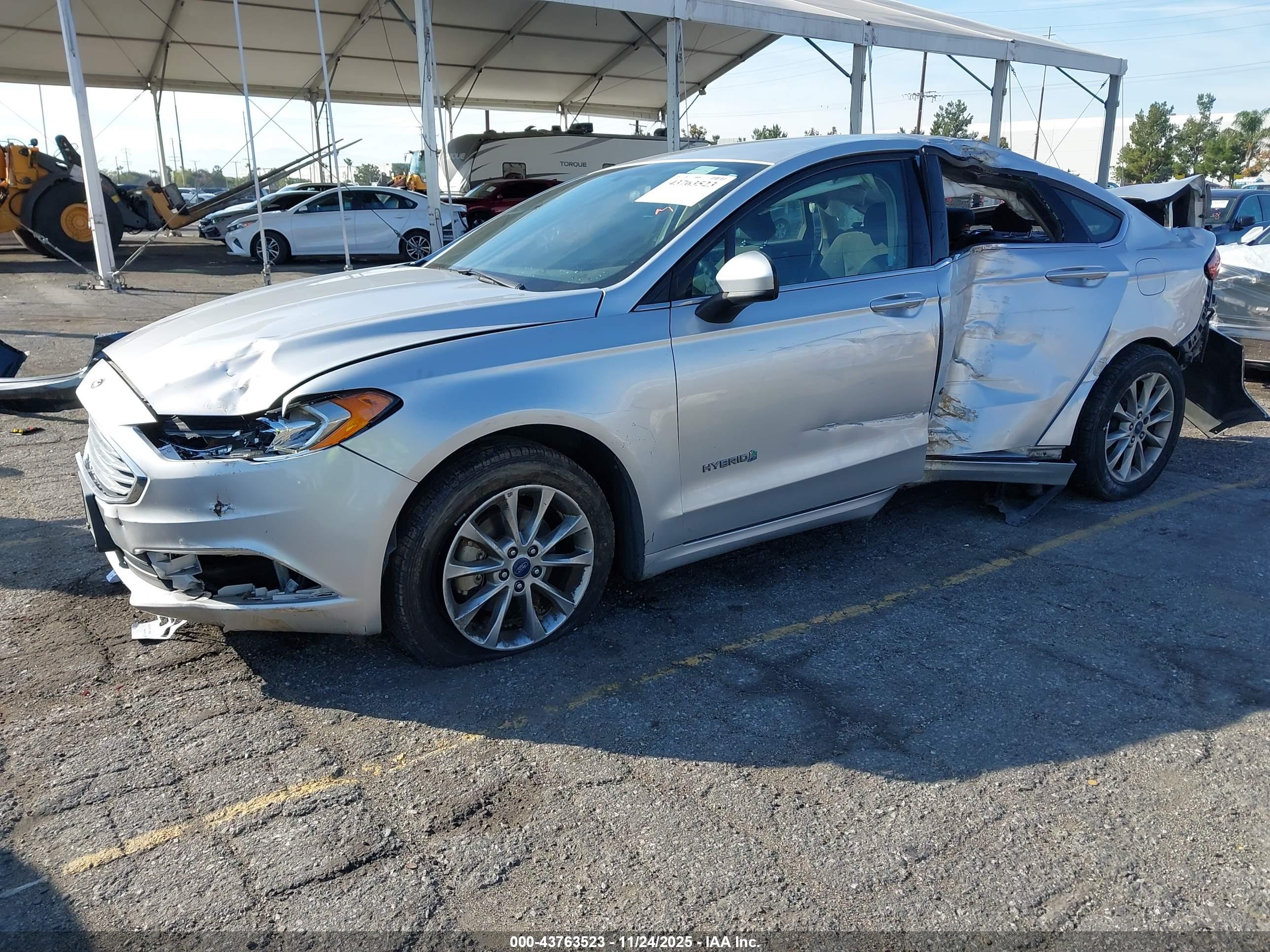 FORD FUSION image 2