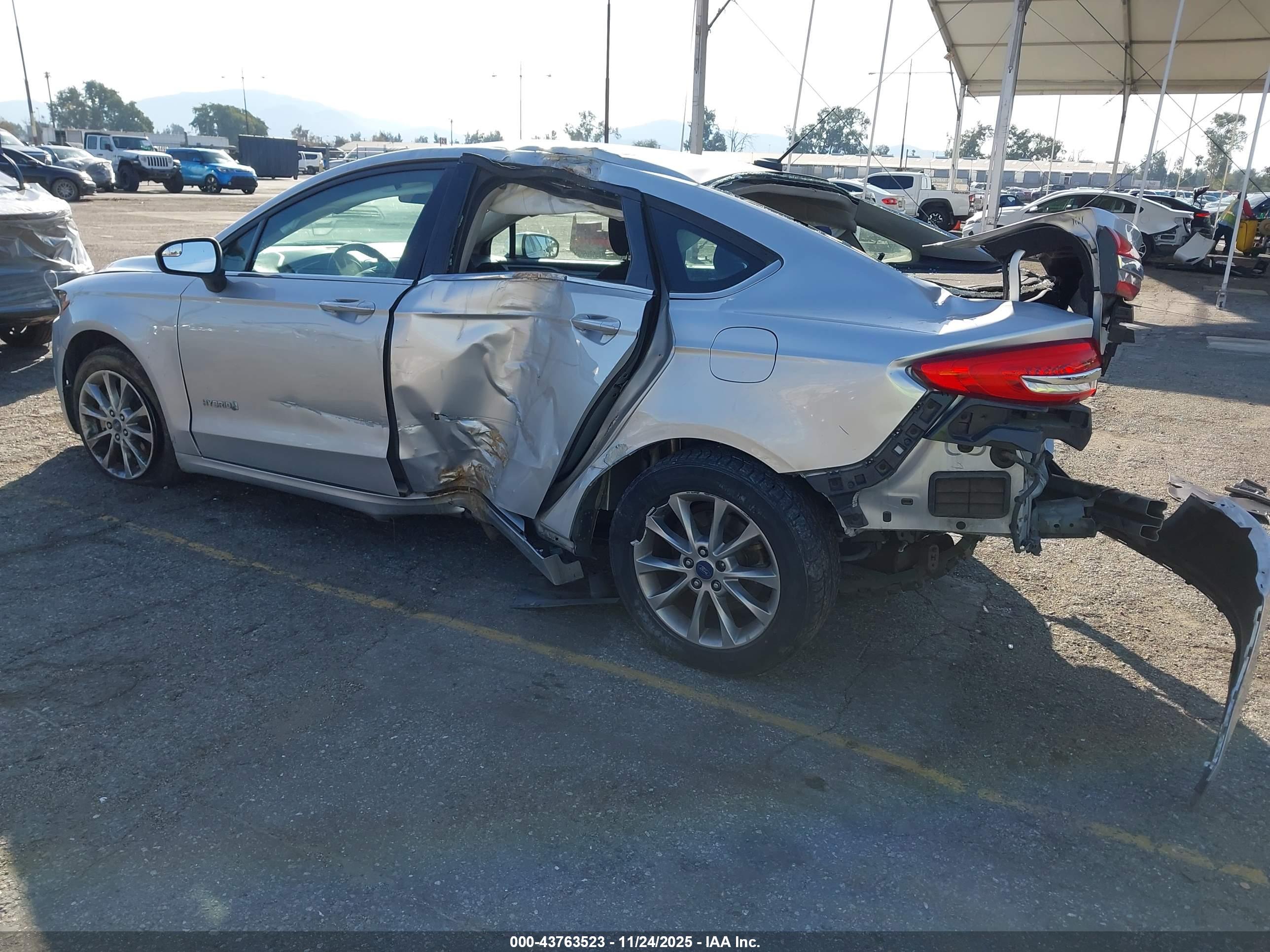 FORD FUSION image 3