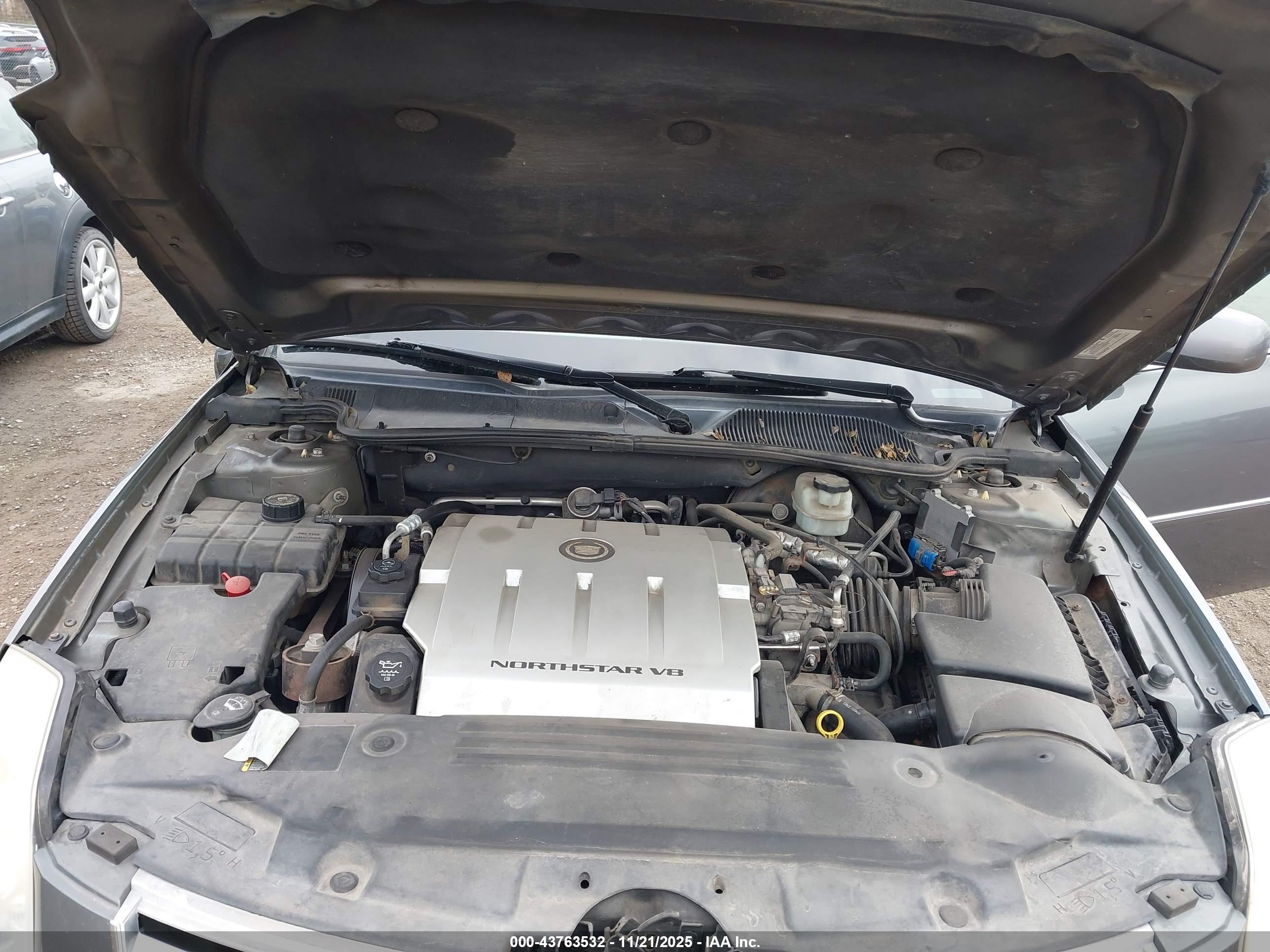 CADILLAC DTS image 10