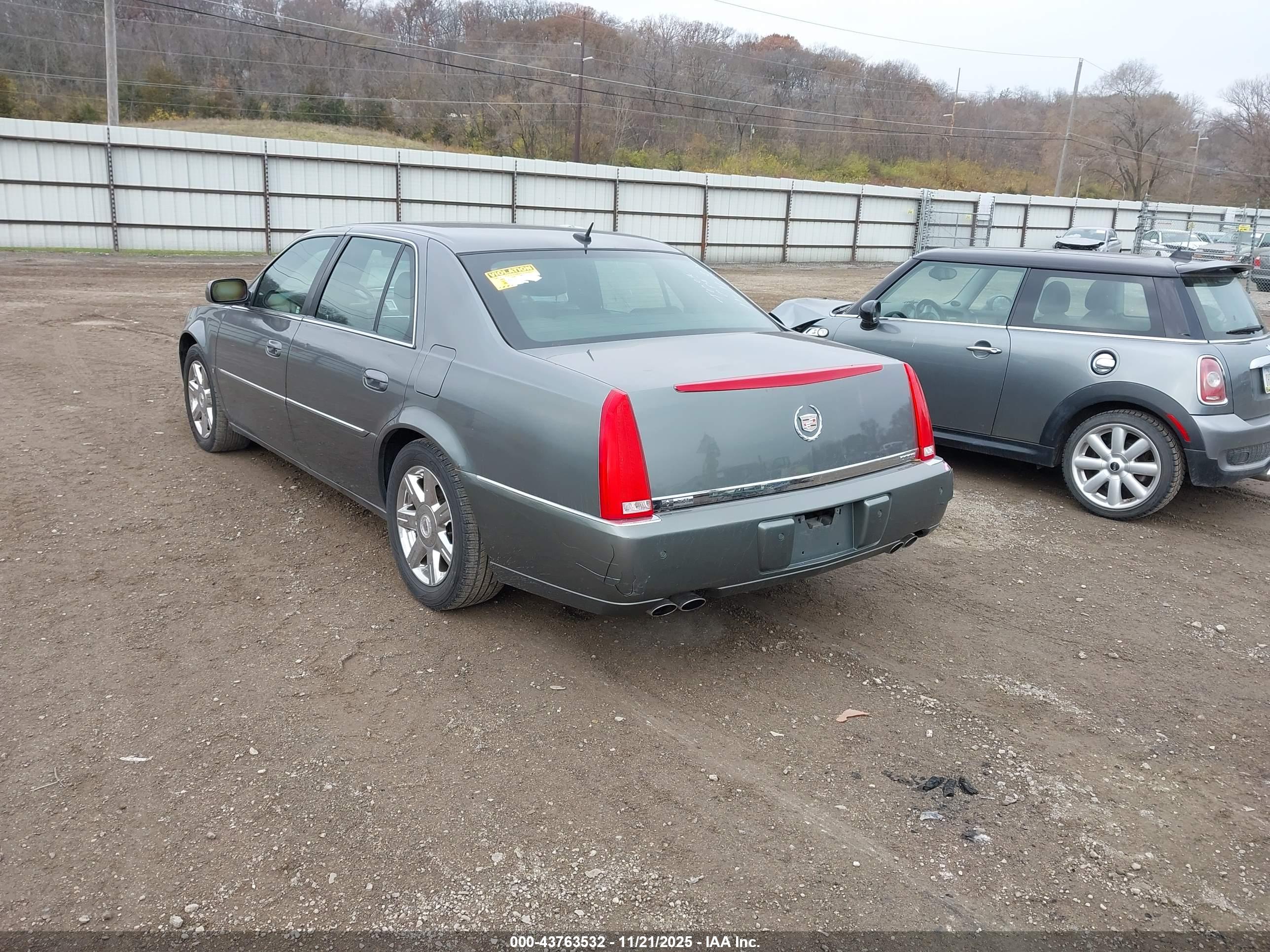 CADILLAC DTS image 3