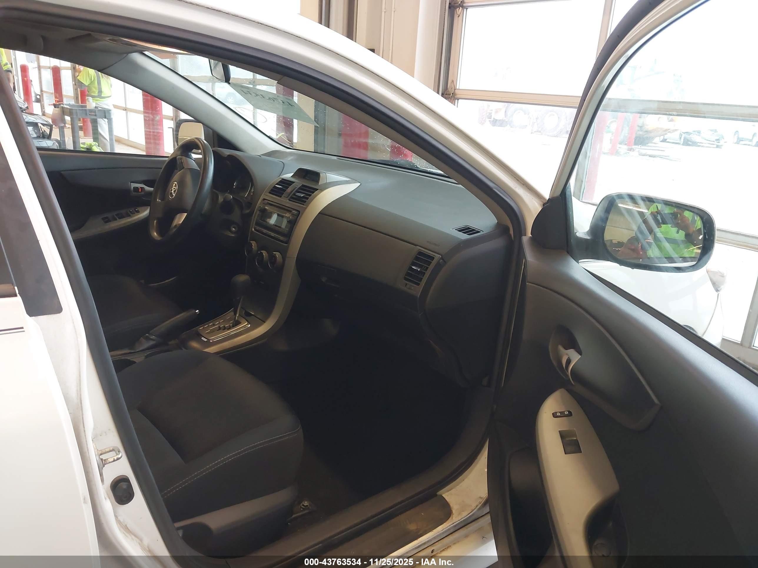 TOYOTA COROLLA image 5