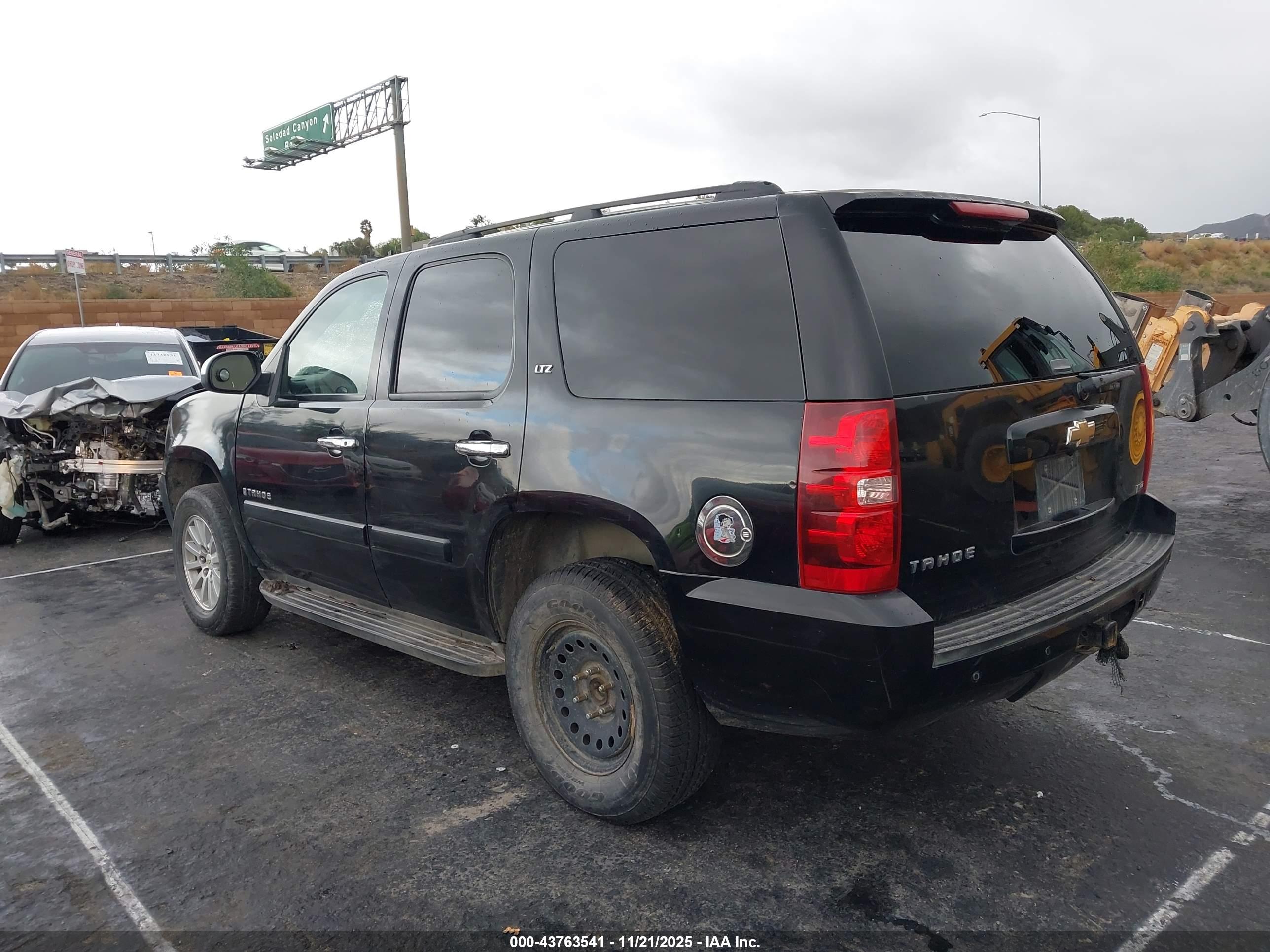 CHEVROLET TAHOE image 3