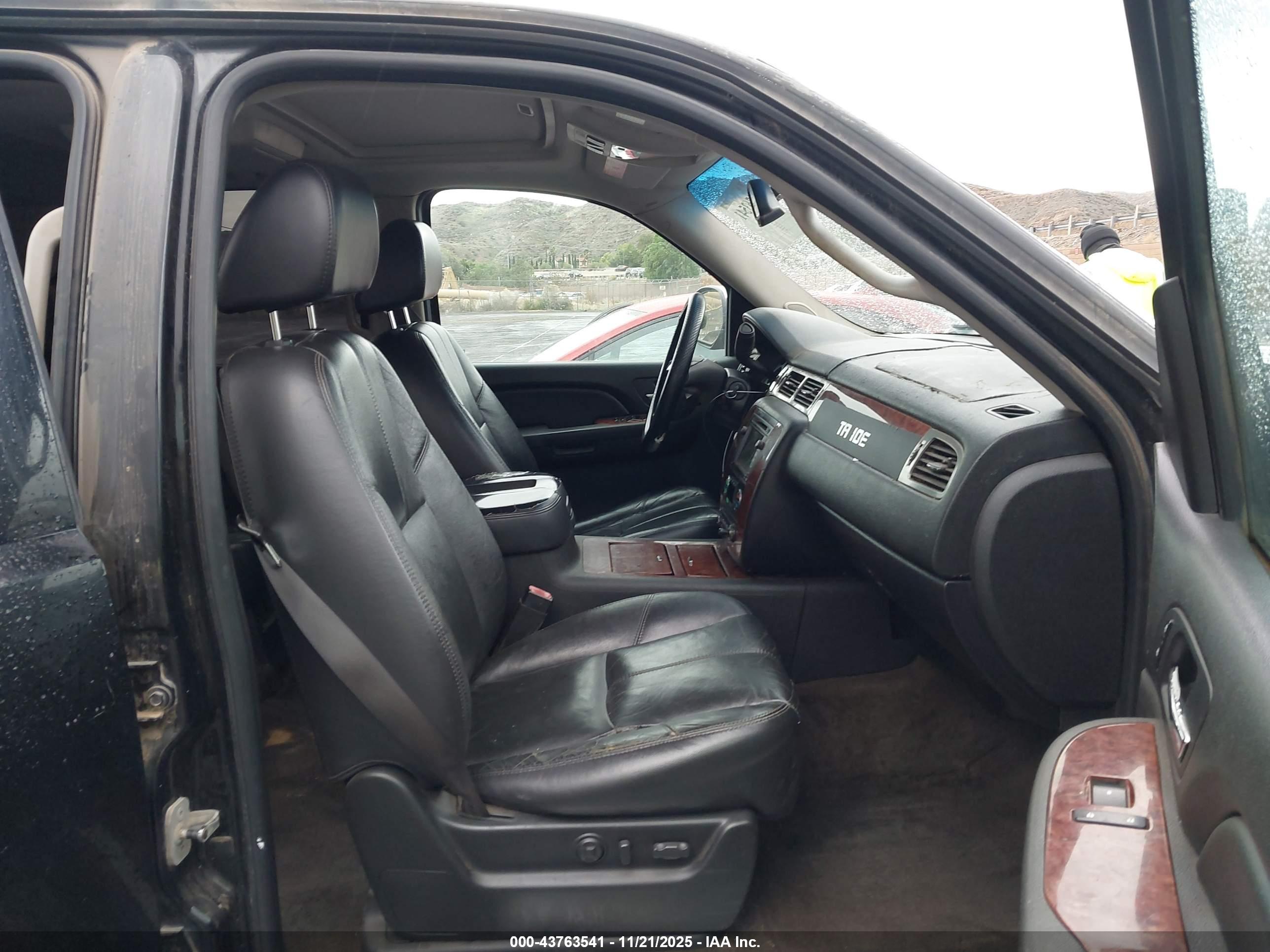CHEVROLET TAHOE image 5