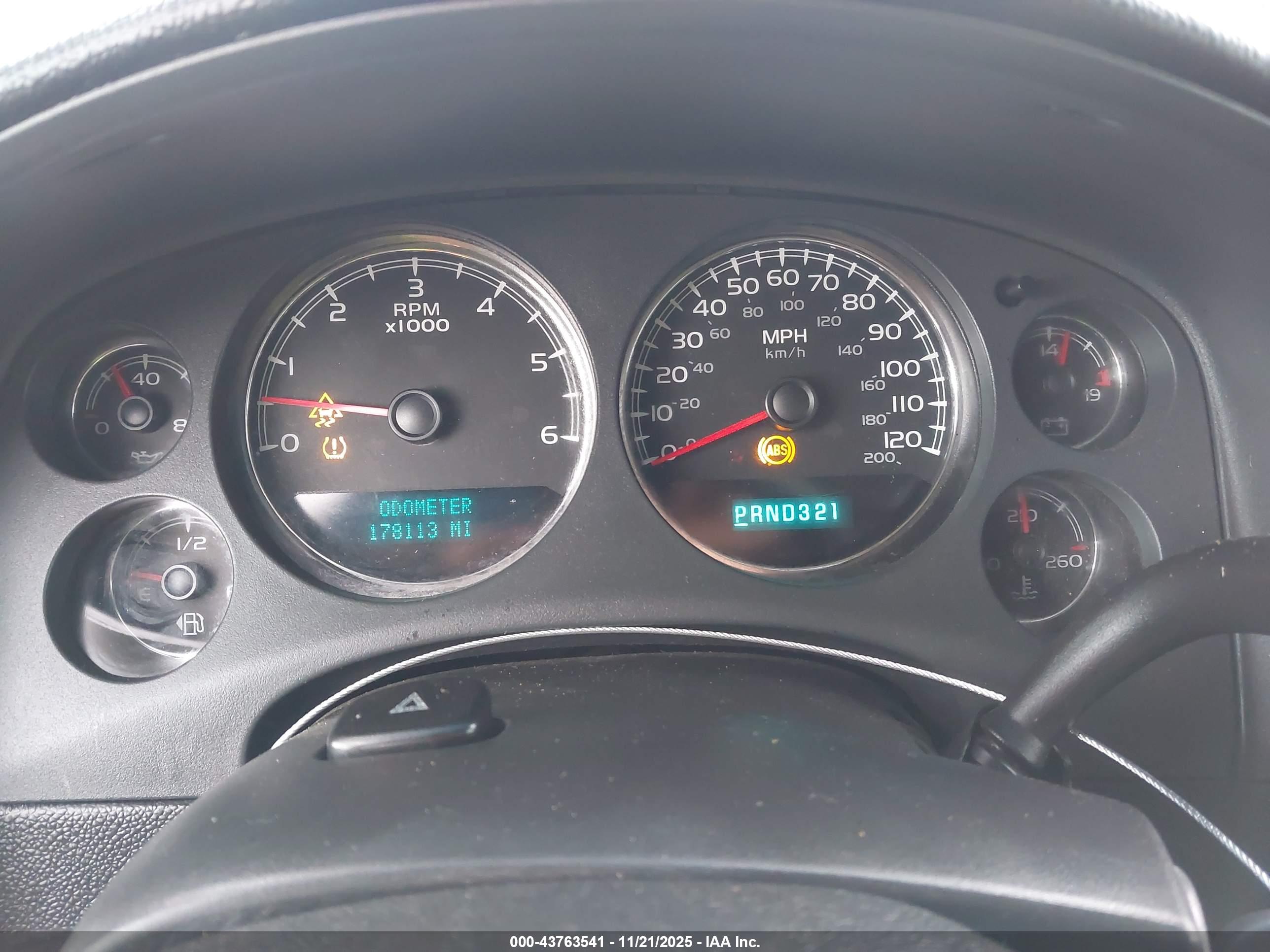 CHEVROLET TAHOE image 7