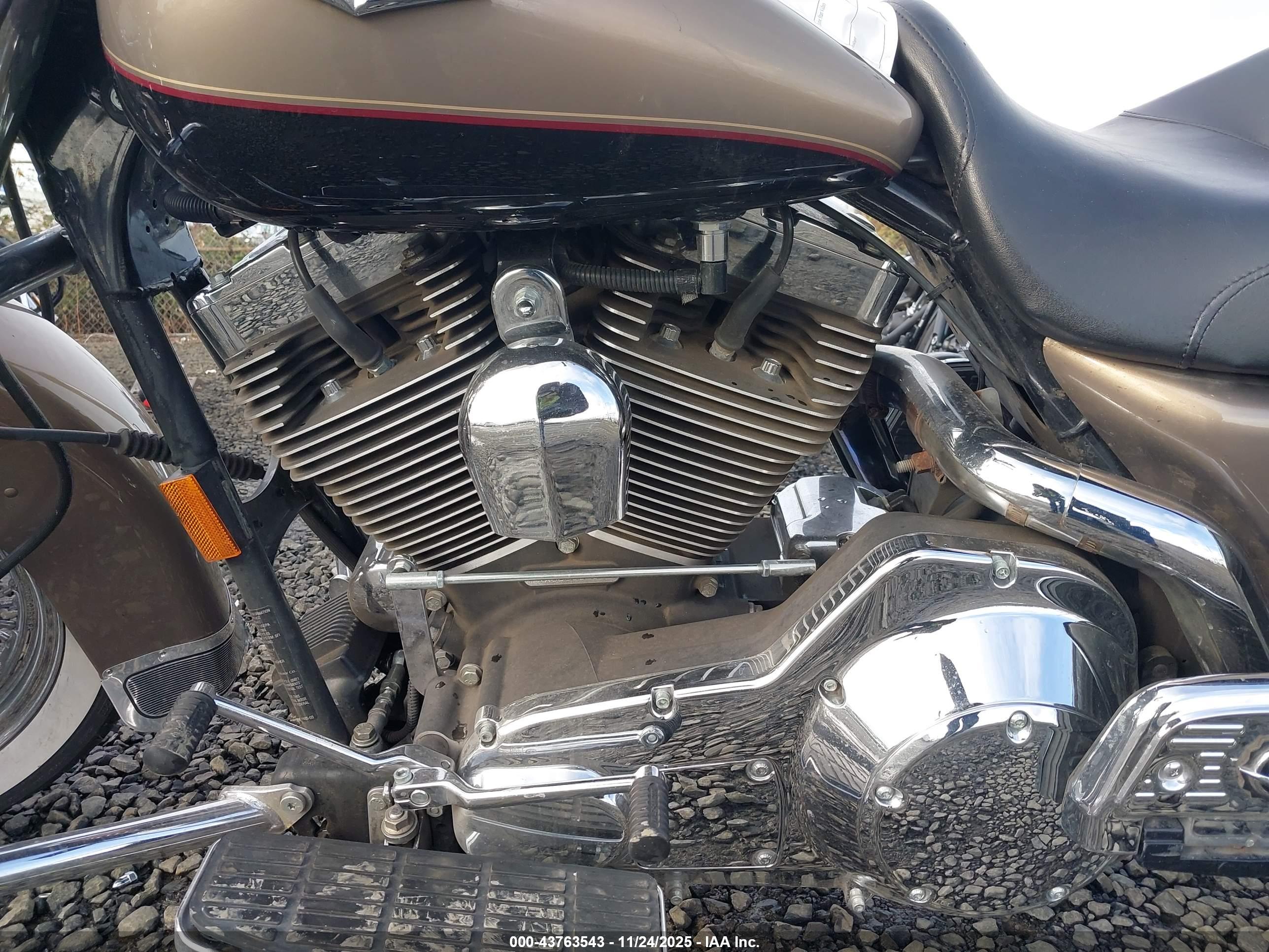 HARLEY-DAVIDSON FLHRCI image 9