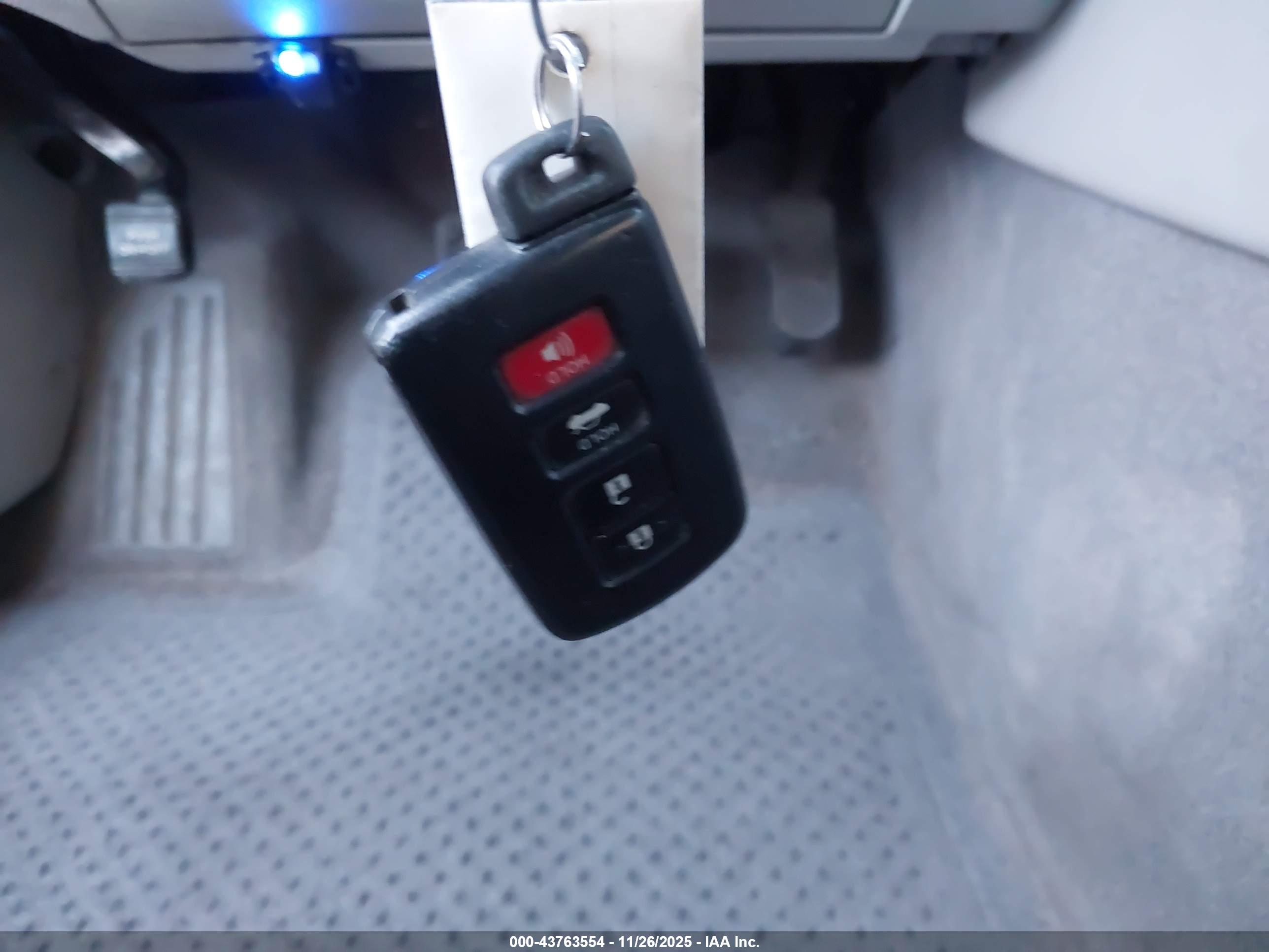 TOYOTA CAMRY image 11
