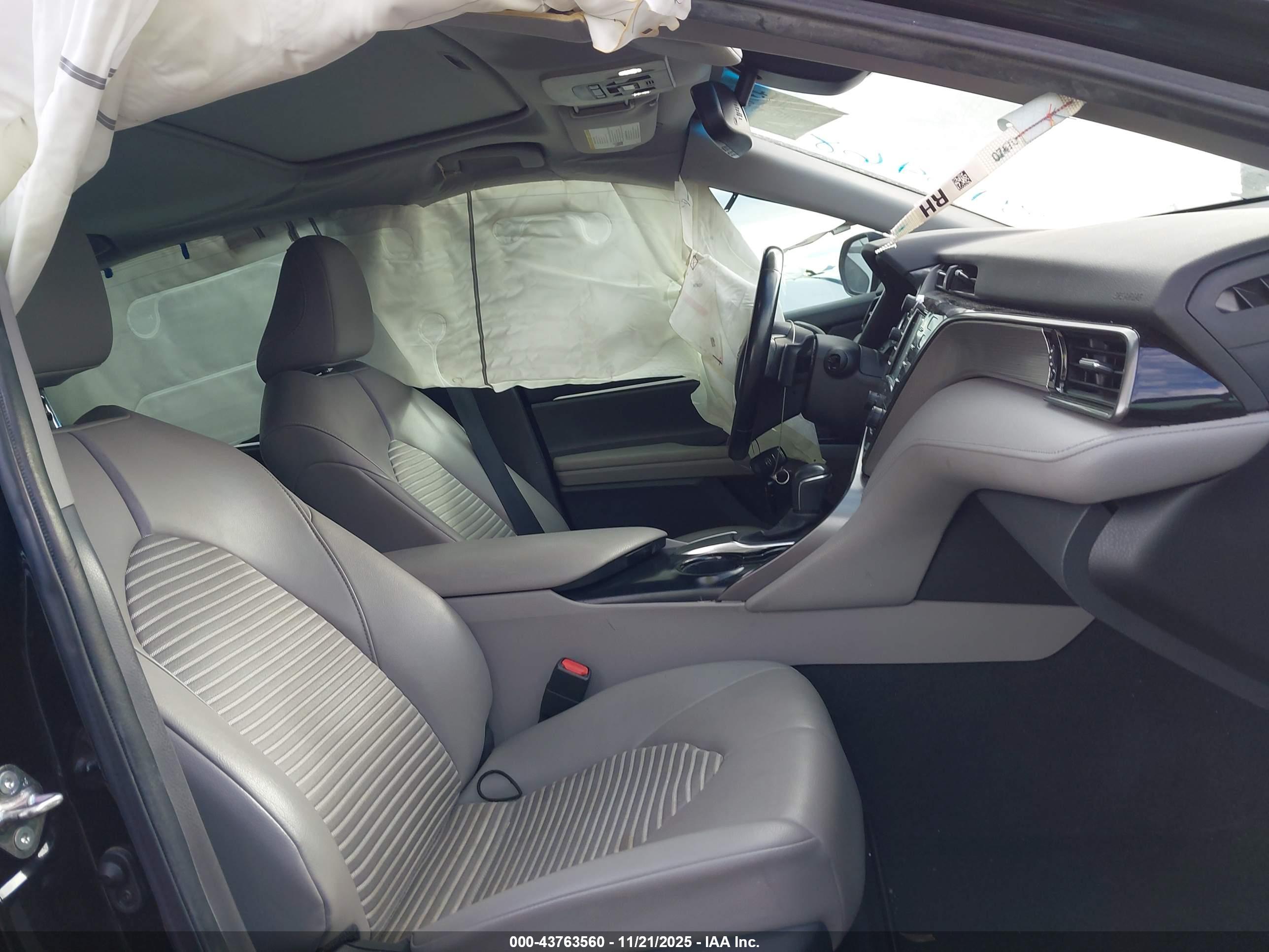 TOYOTA CAMRY image 5