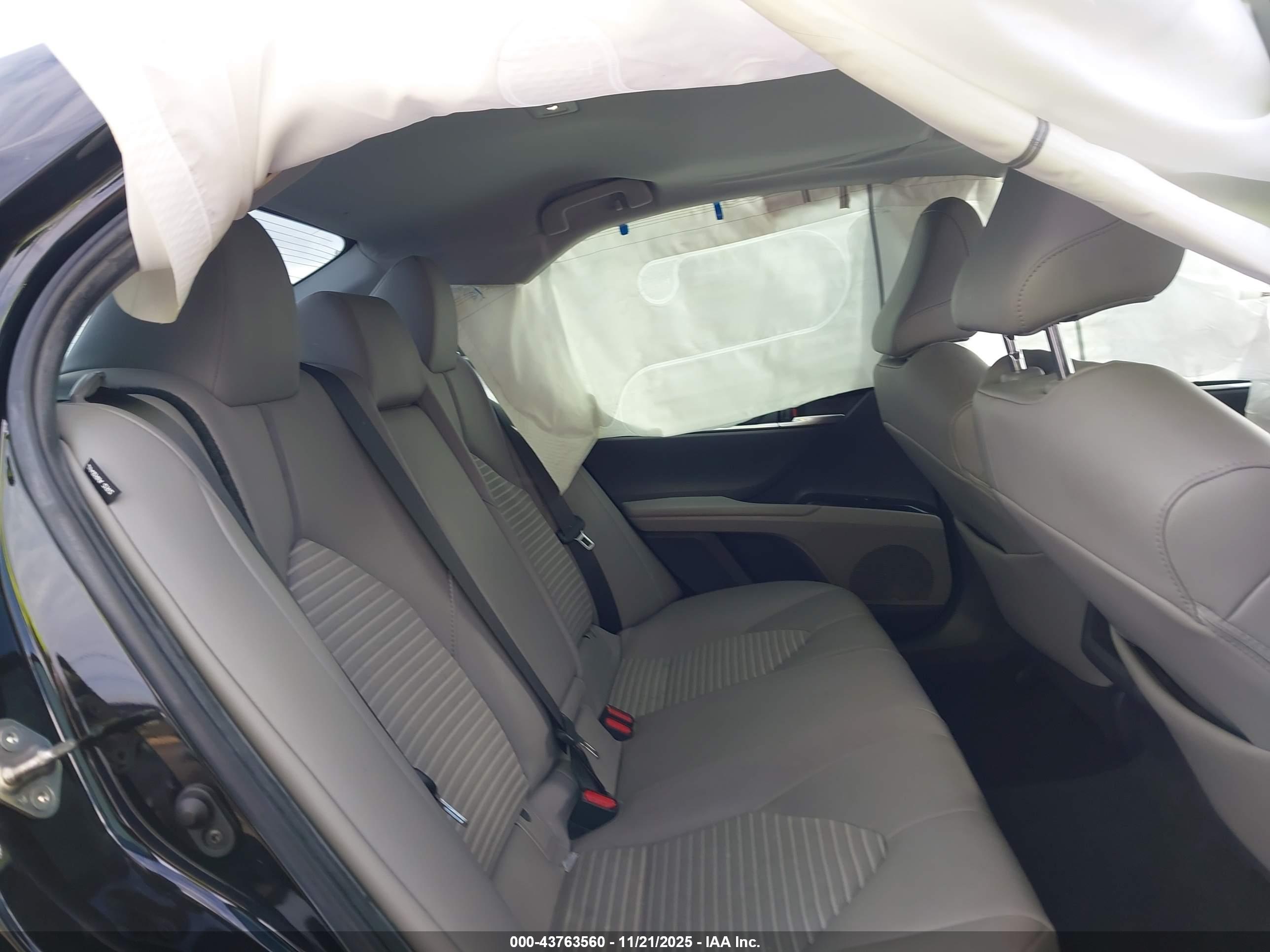 TOYOTA CAMRY image 8