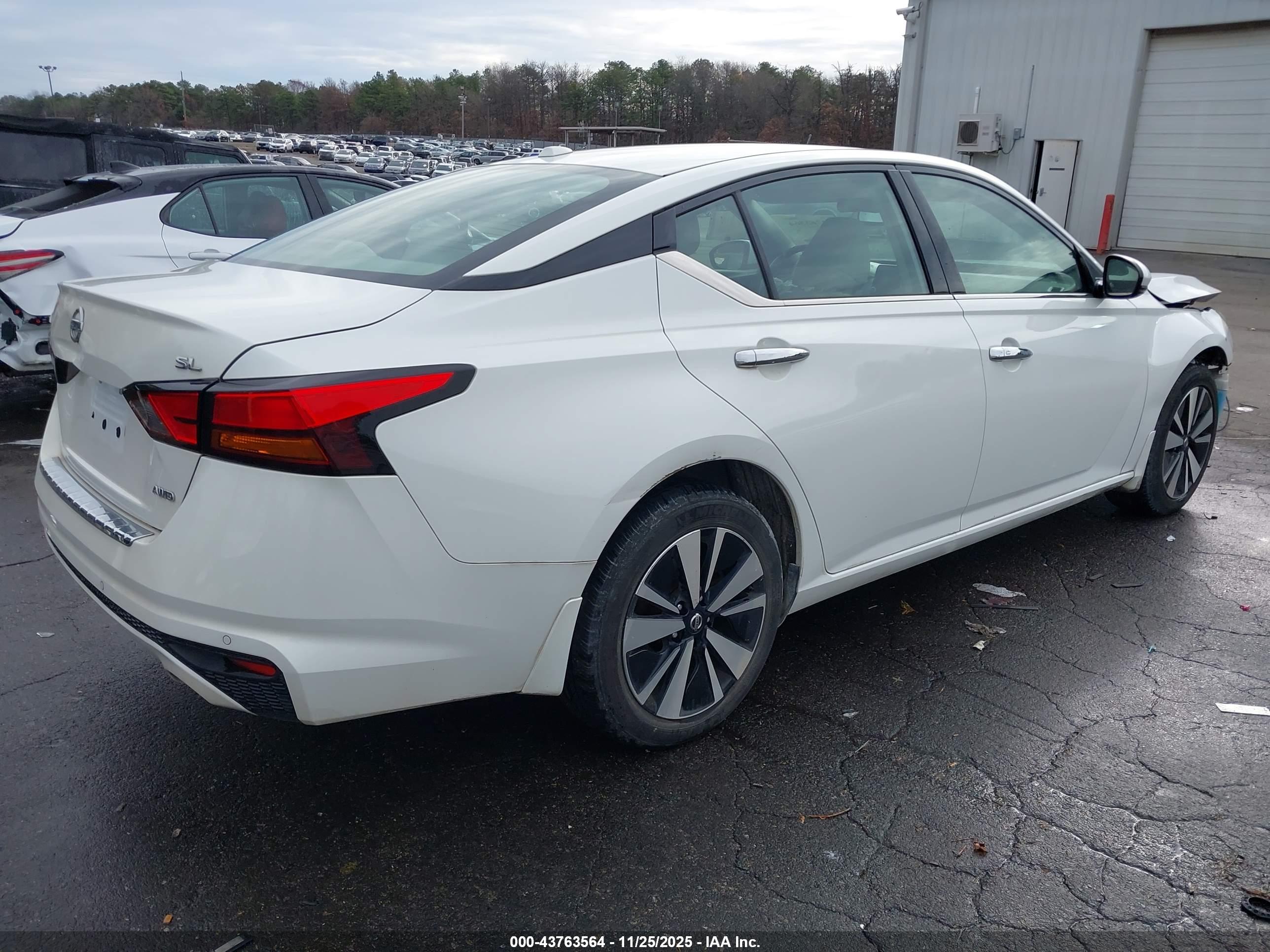 NISSAN ALTIMA image 4