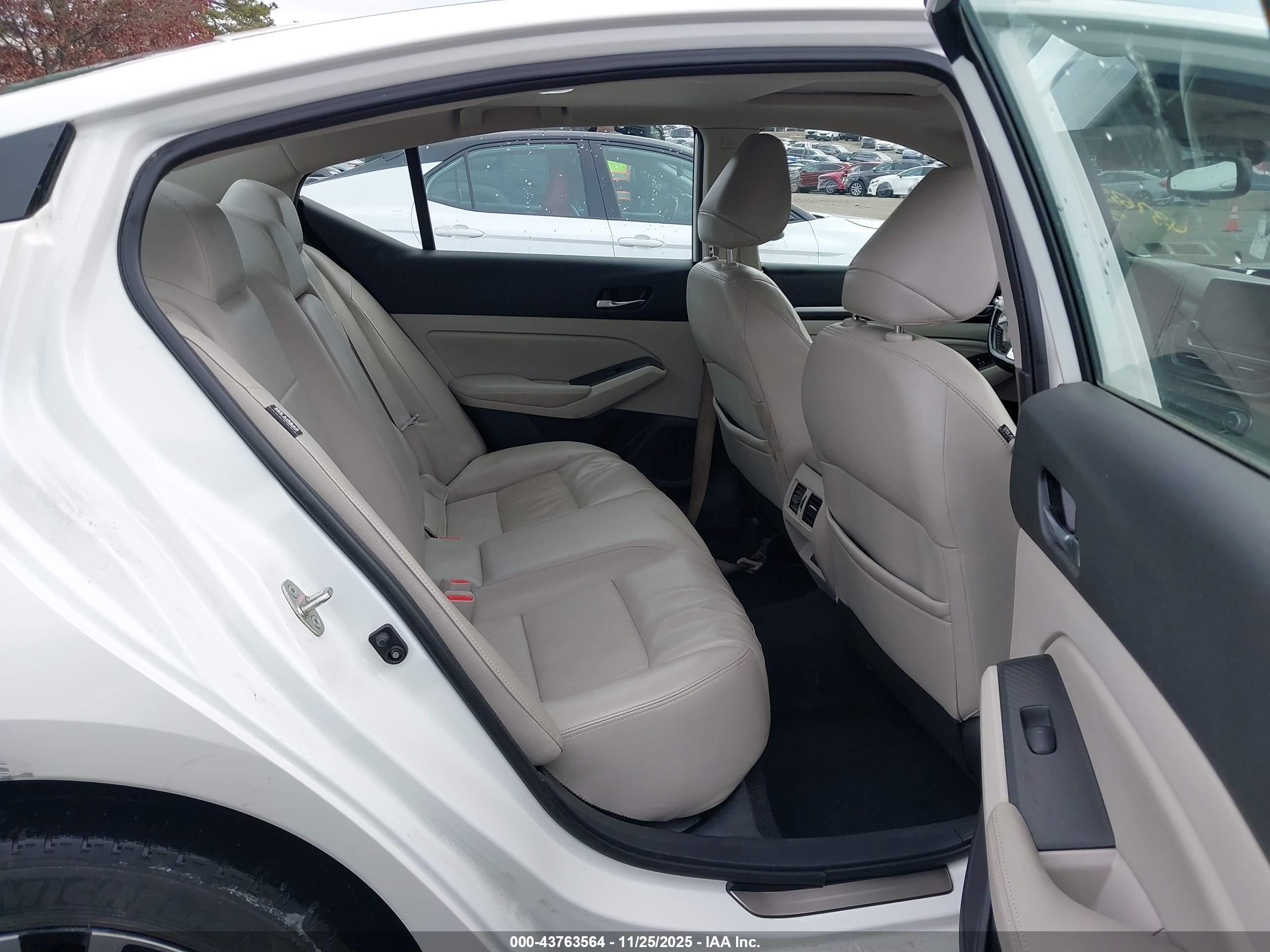 NISSAN ALTIMA image 8