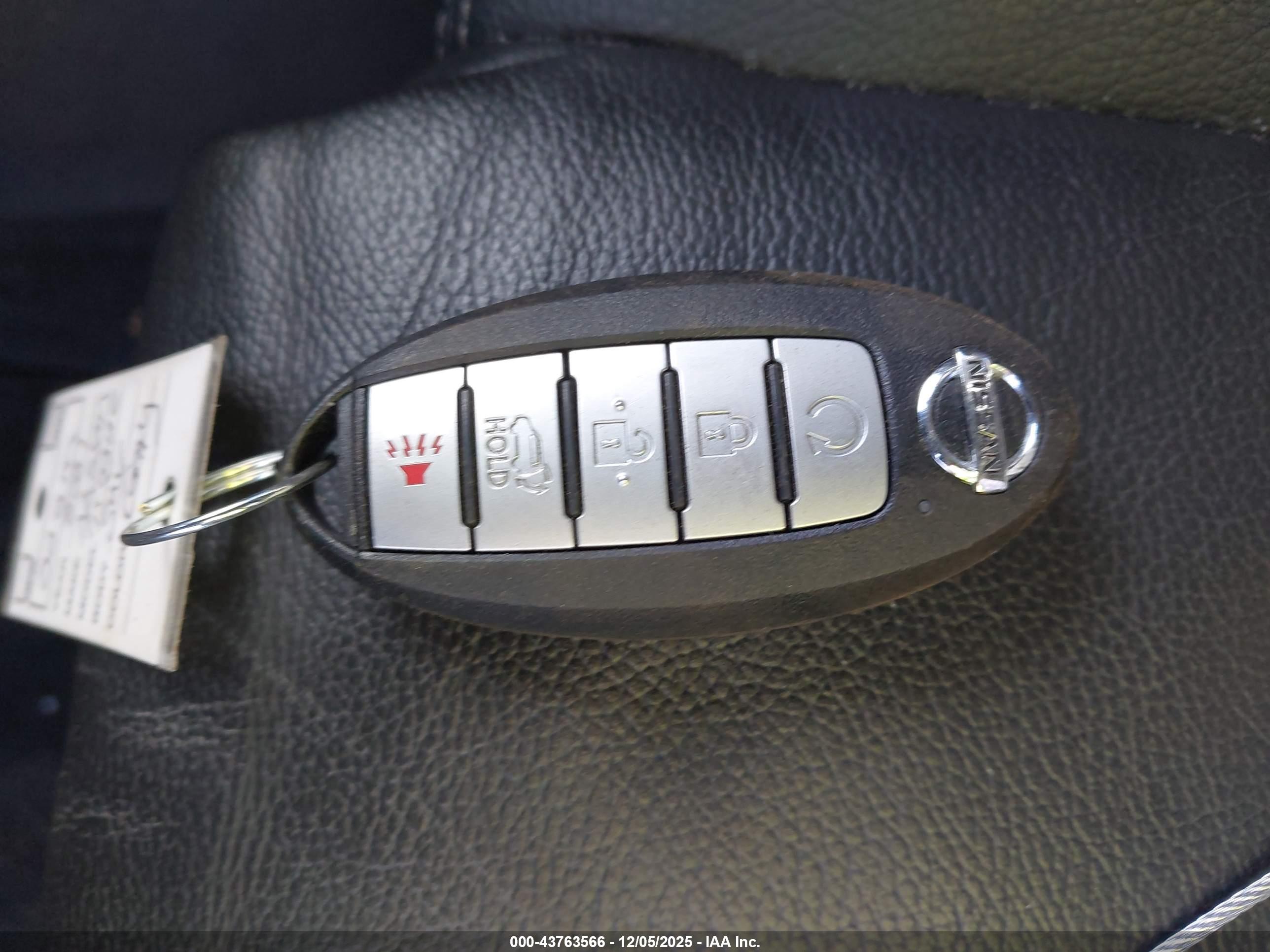 NISSAN ROGUE image 11