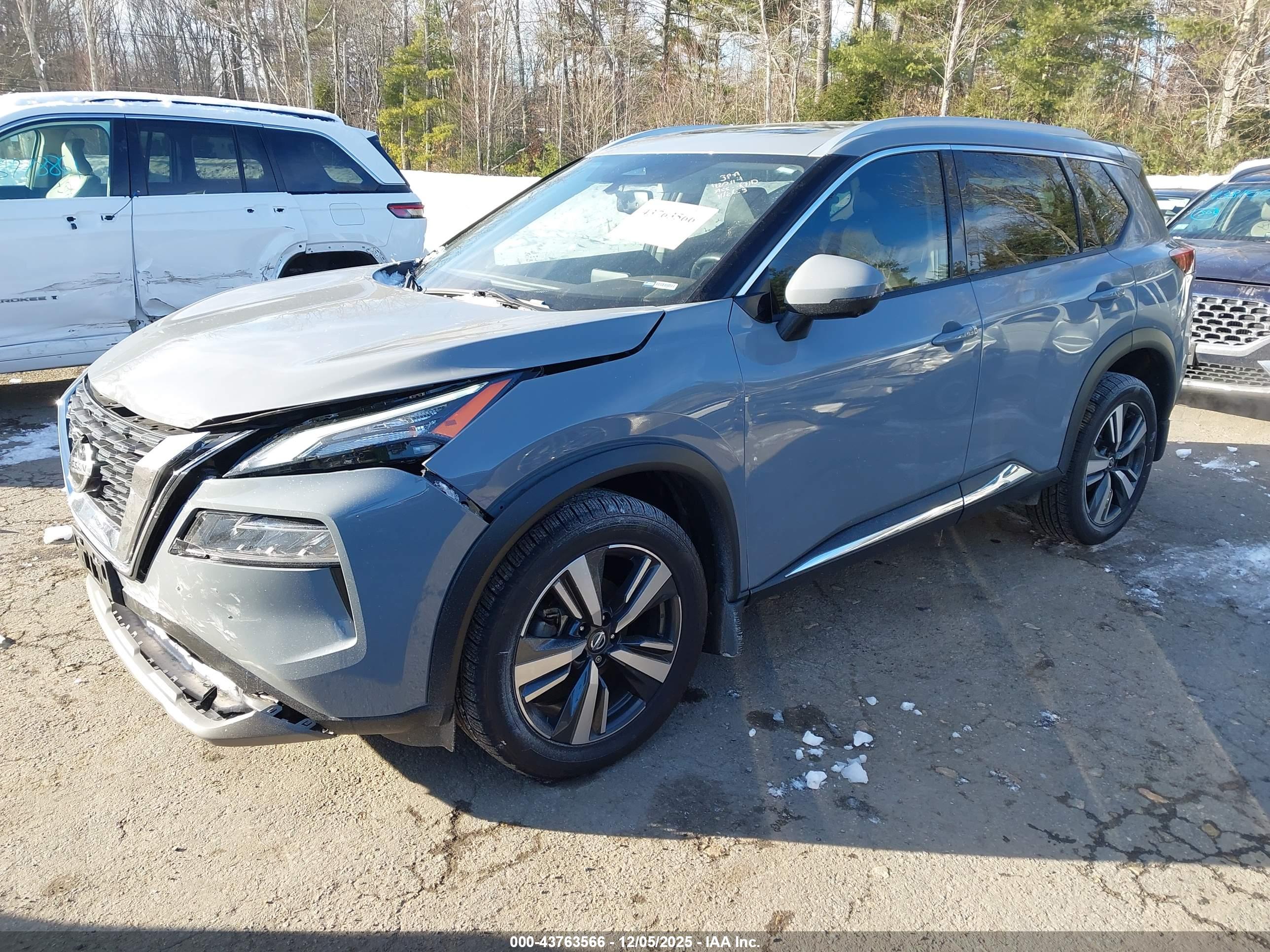 NISSAN ROGUE image 2