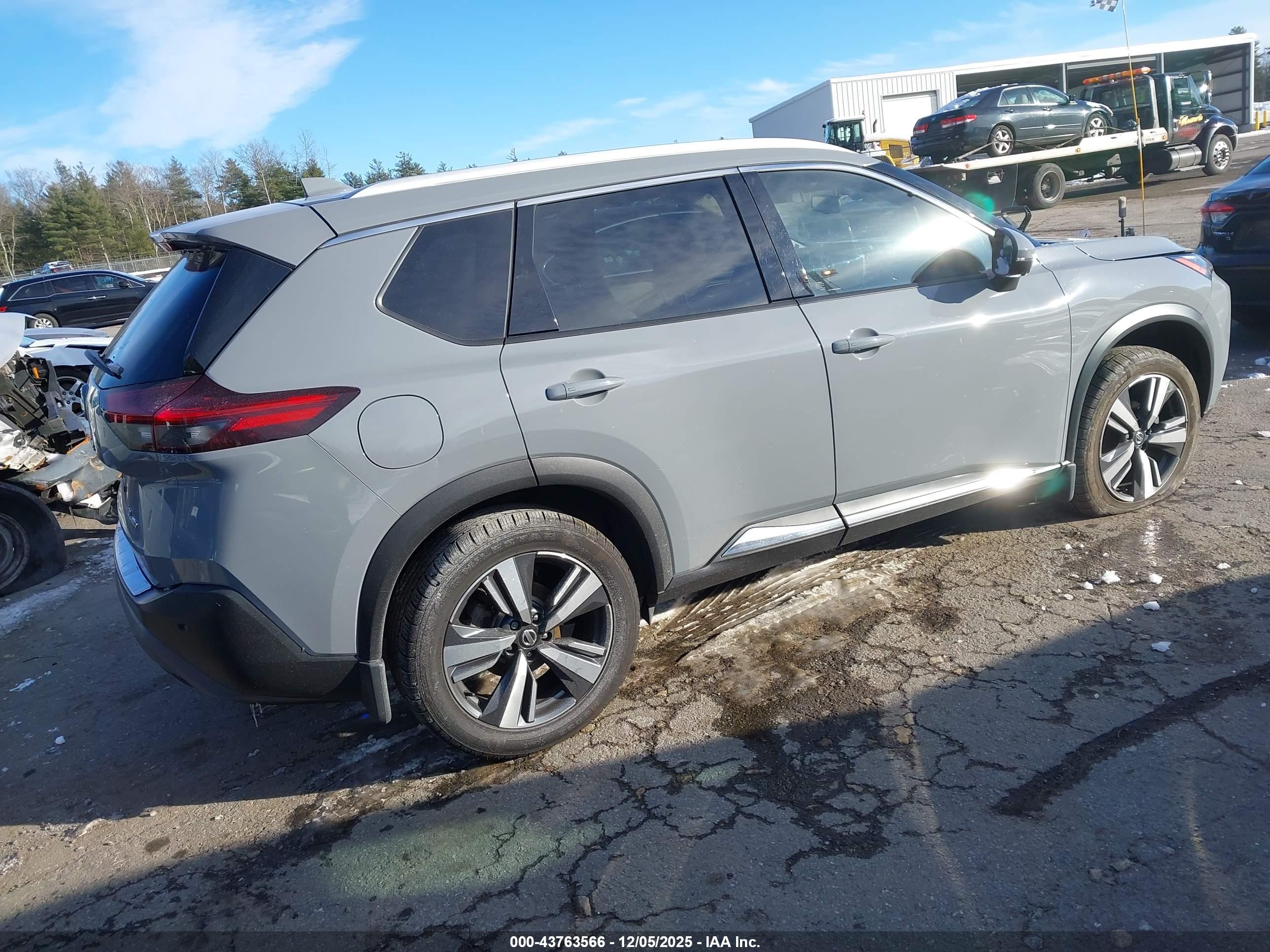 NISSAN ROGUE image 4