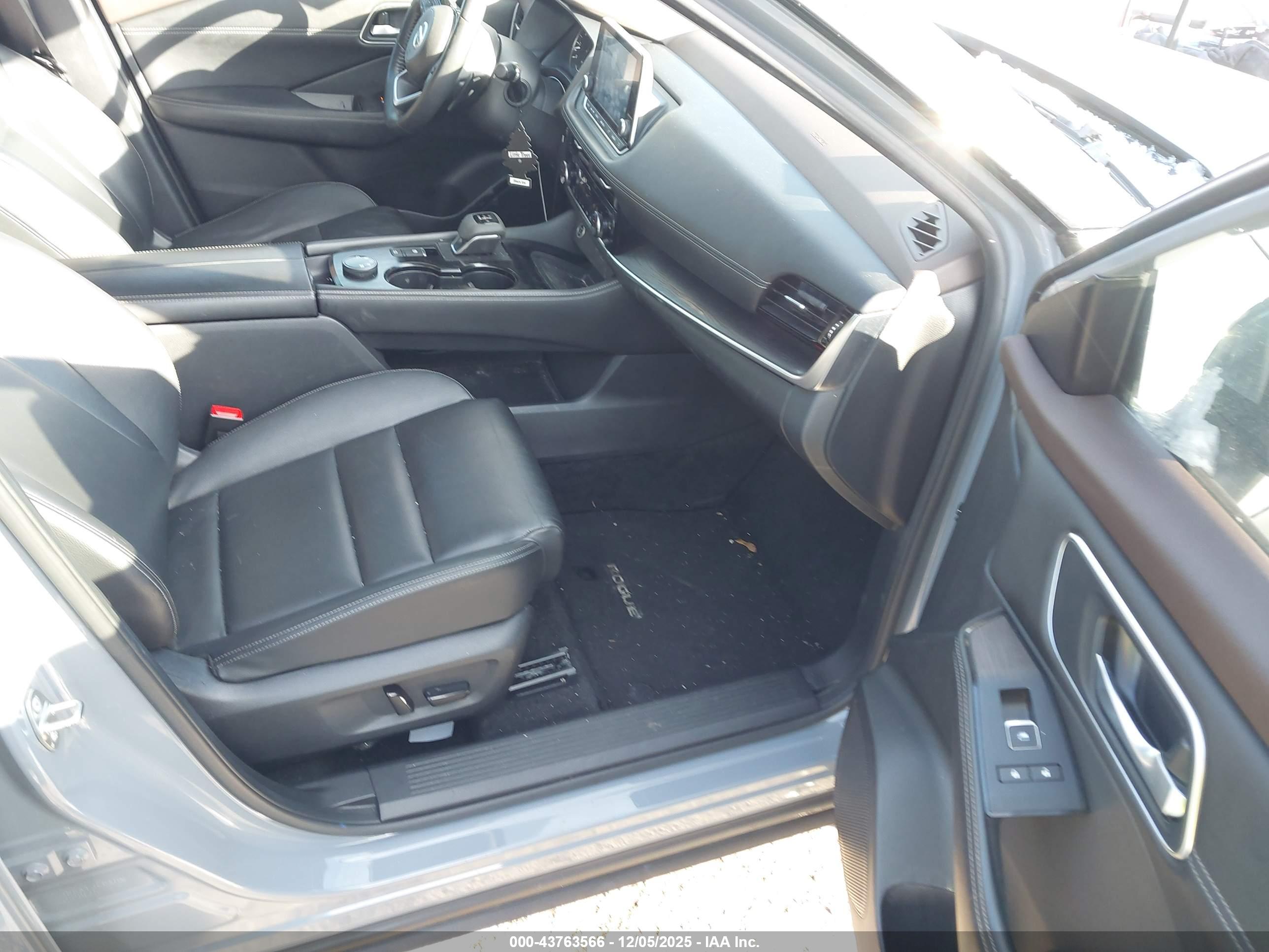NISSAN ROGUE image 5