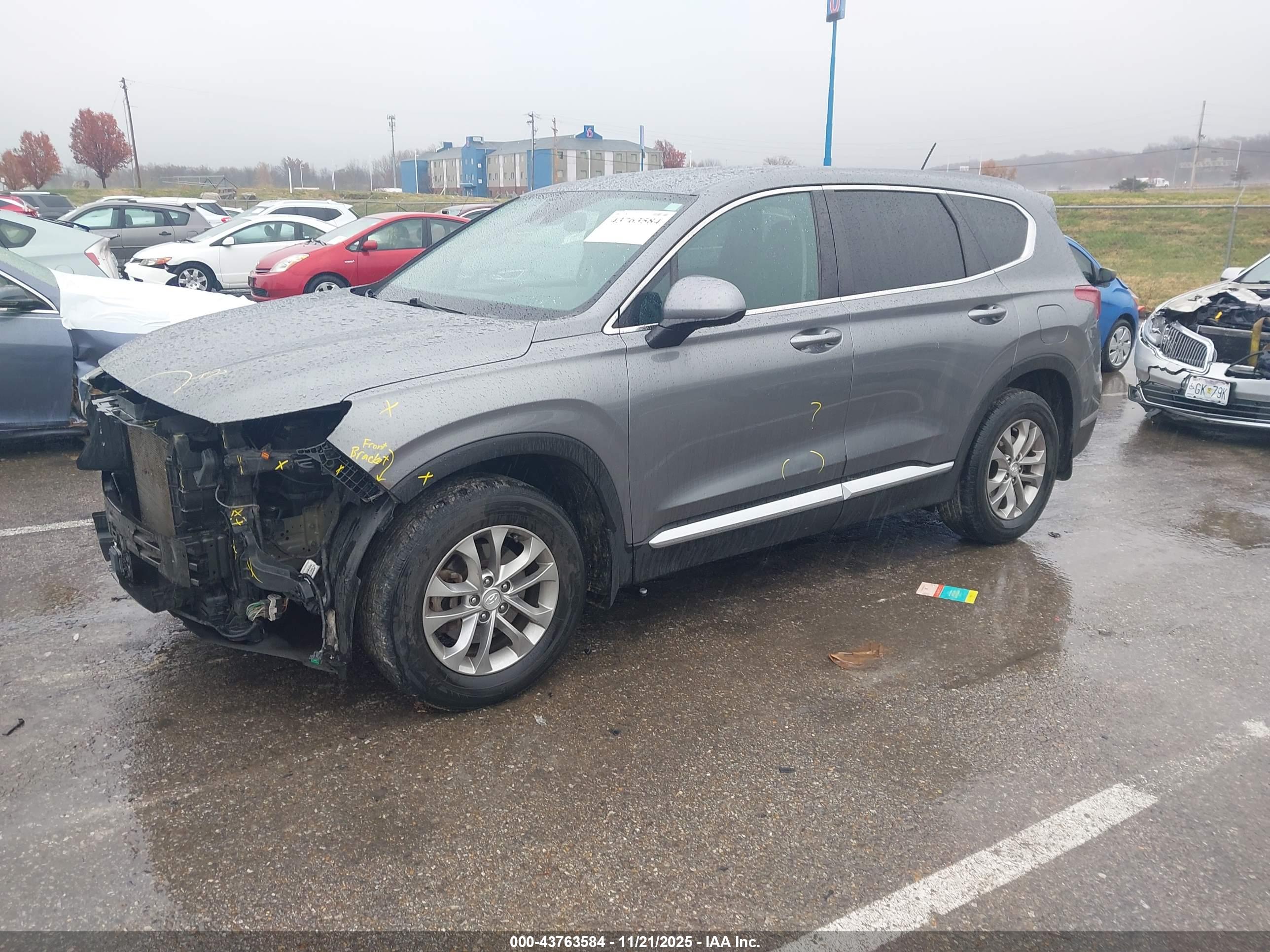 HYUNDAI SANTA image 2