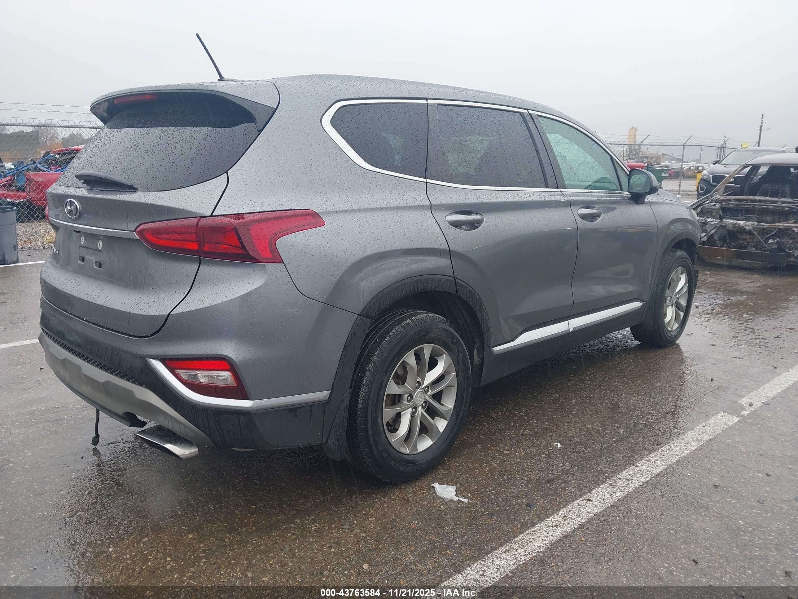 HYUNDAI SANTA image 4