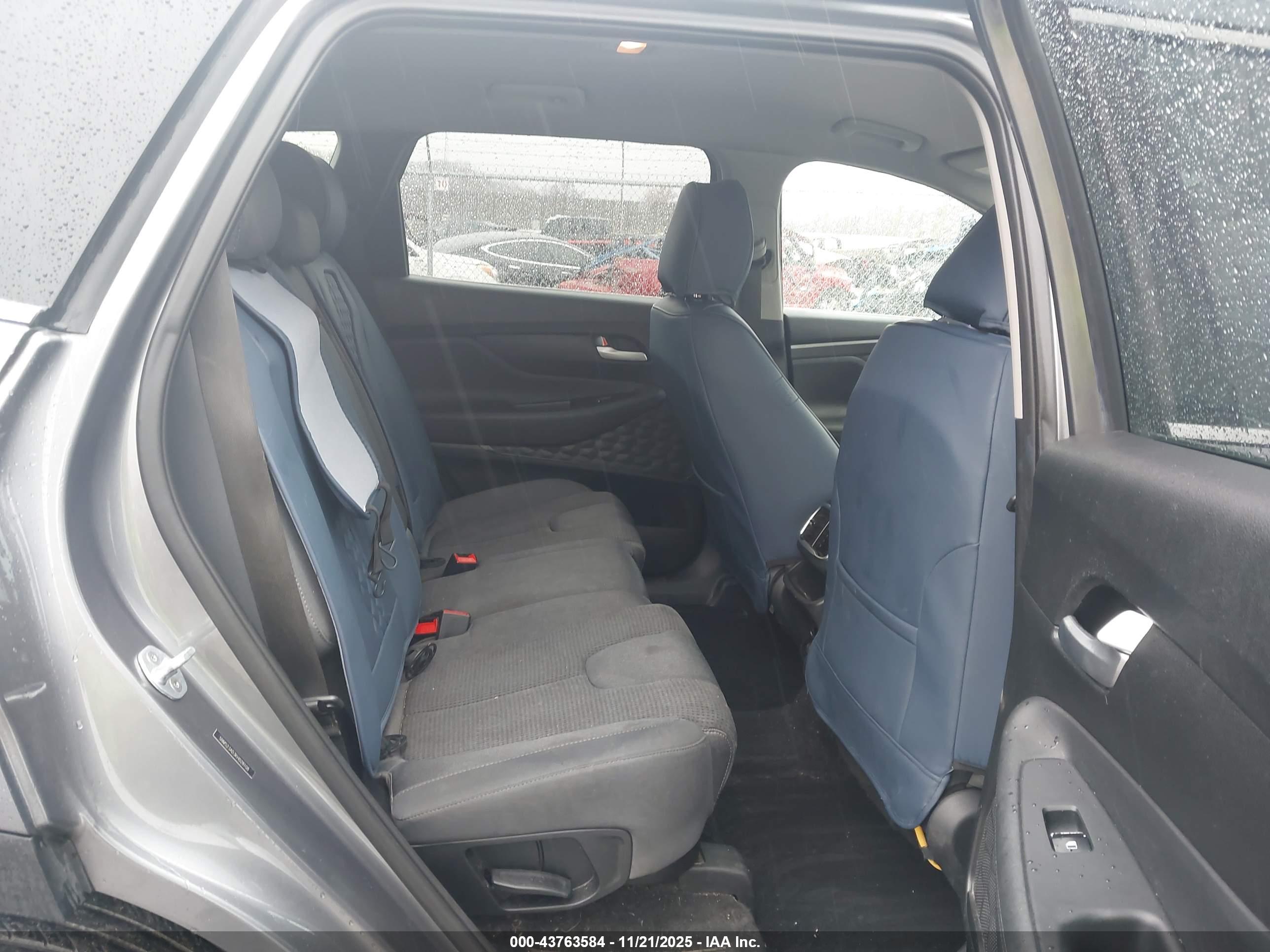 HYUNDAI SANTA image 8