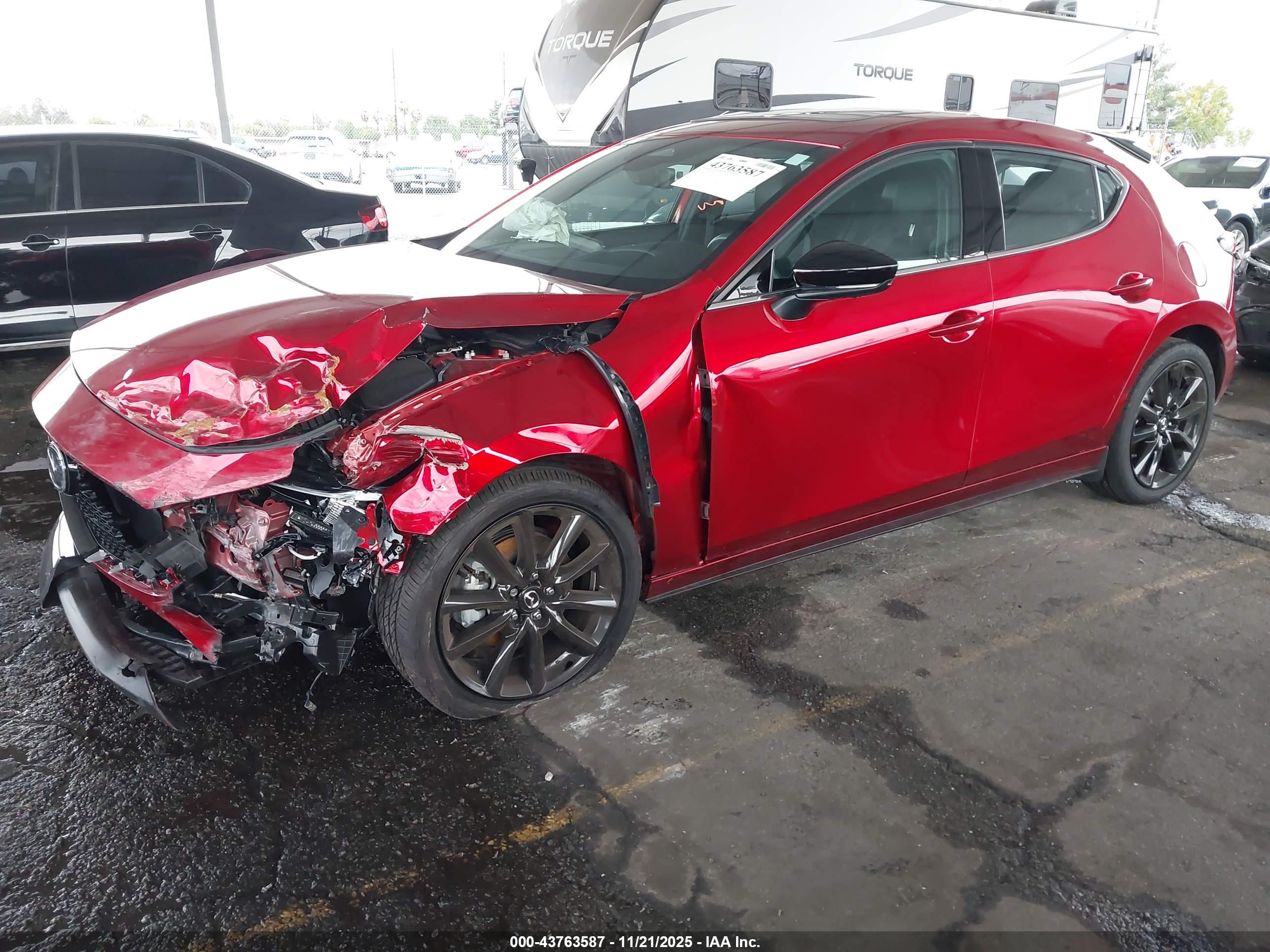 MAZDA MAZDA3 image 2