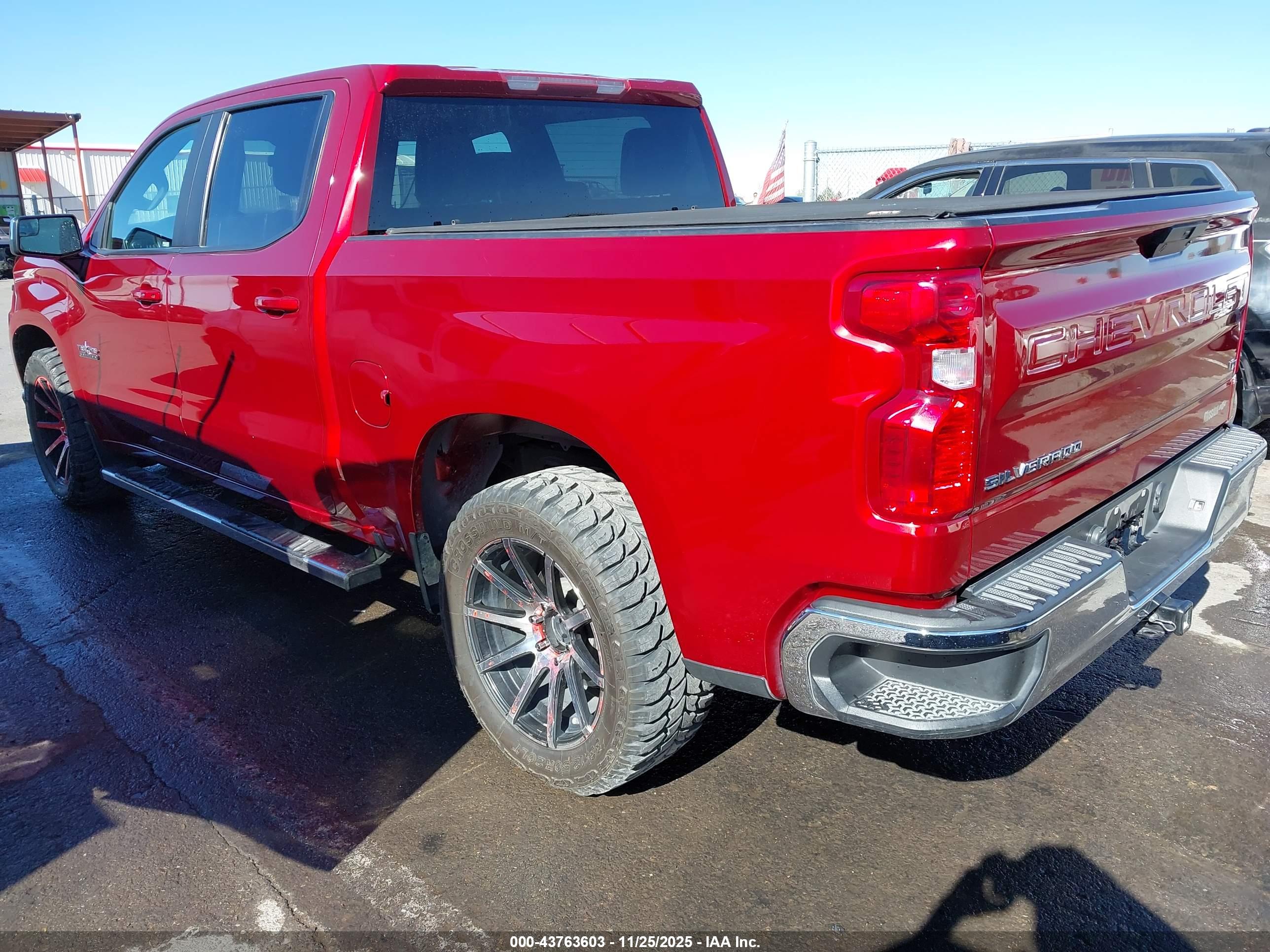 CHEVROLET SILVERADO image 3