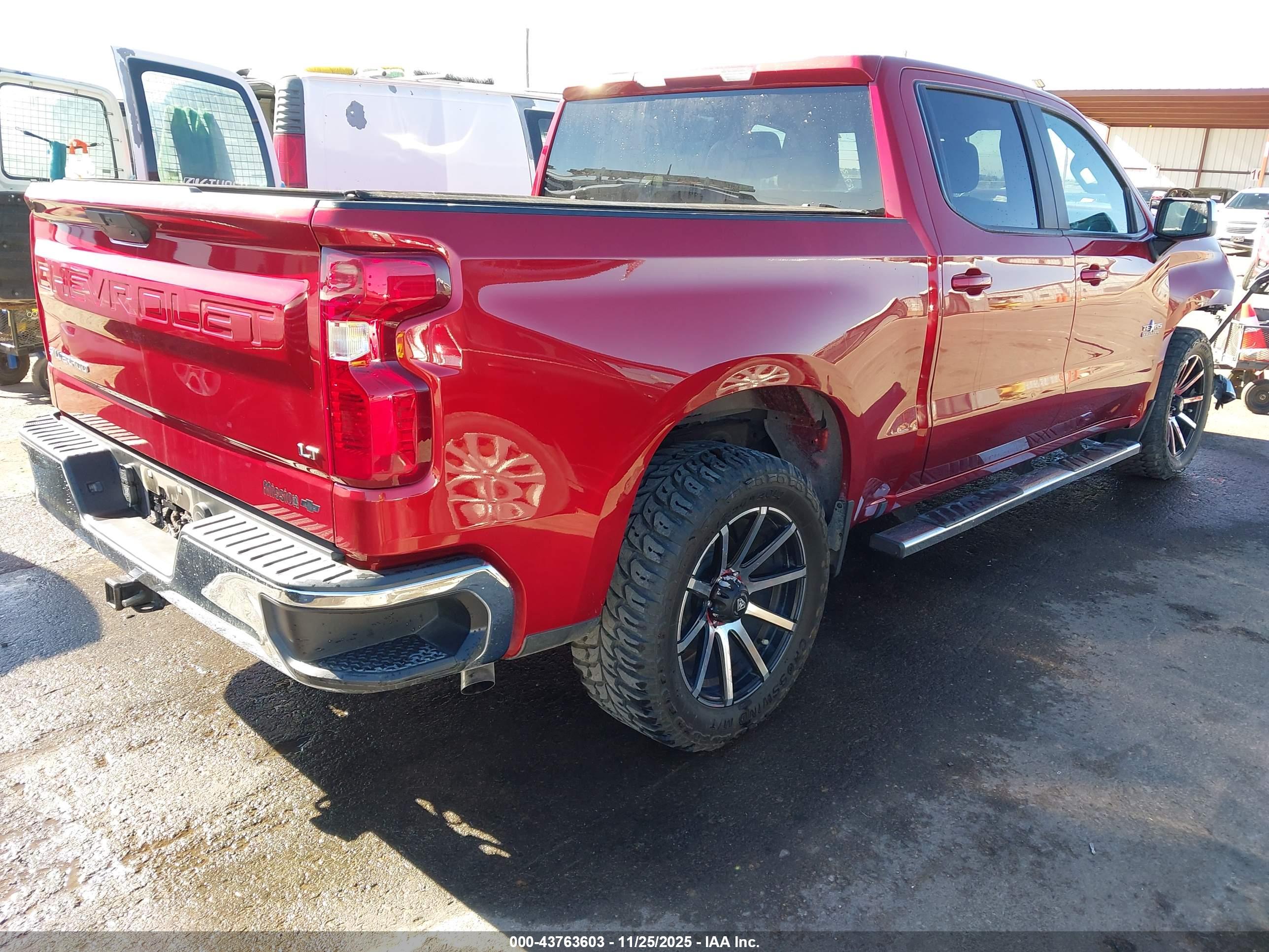 CHEVROLET SILVERADO image 4