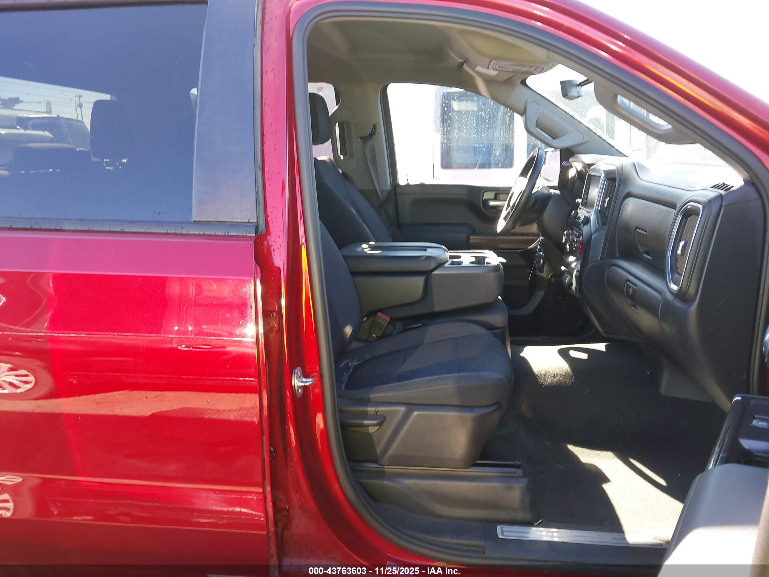 CHEVROLET SILVERADO image 5