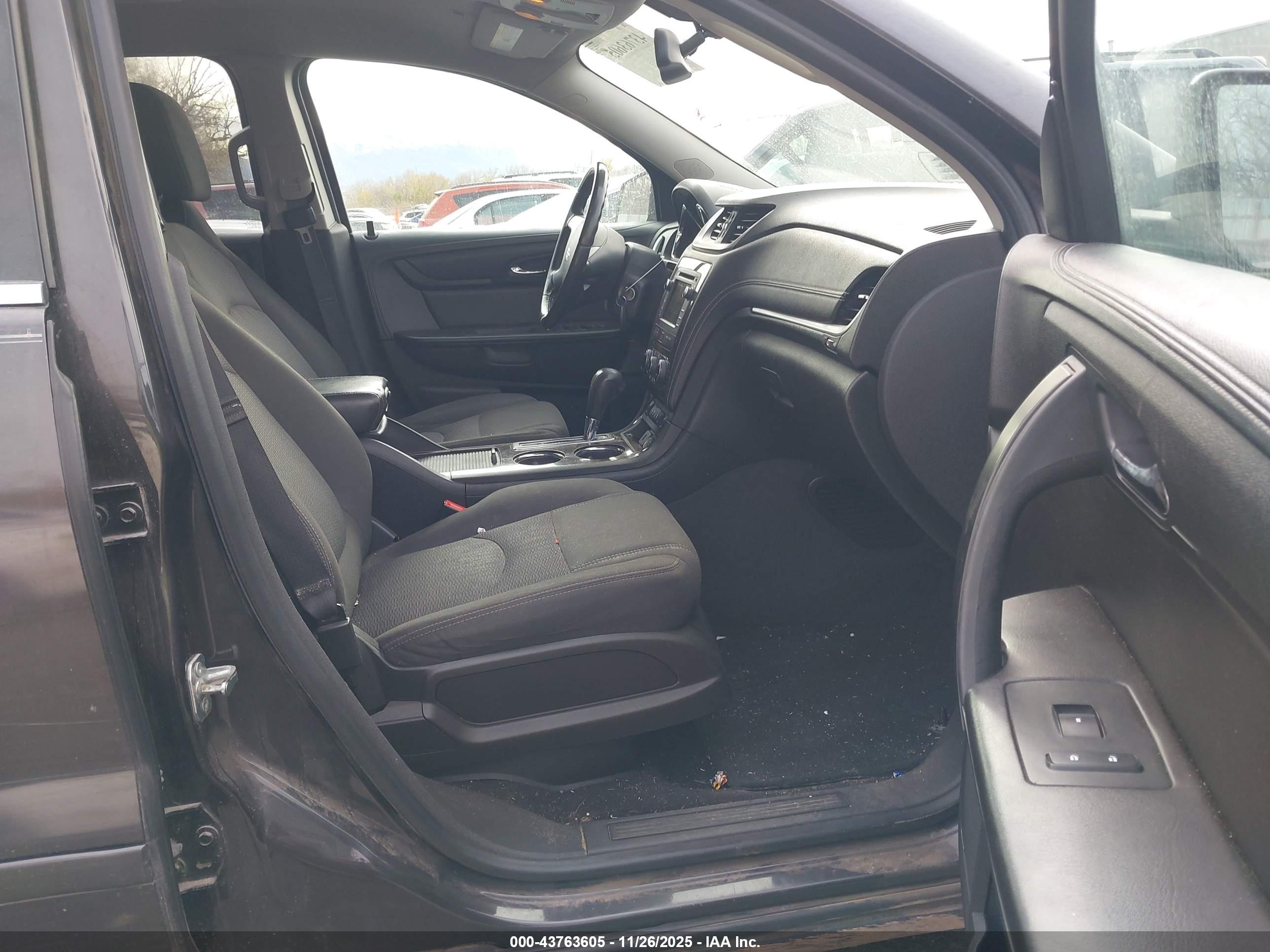 CHEVROLET TRAVERSE image 5