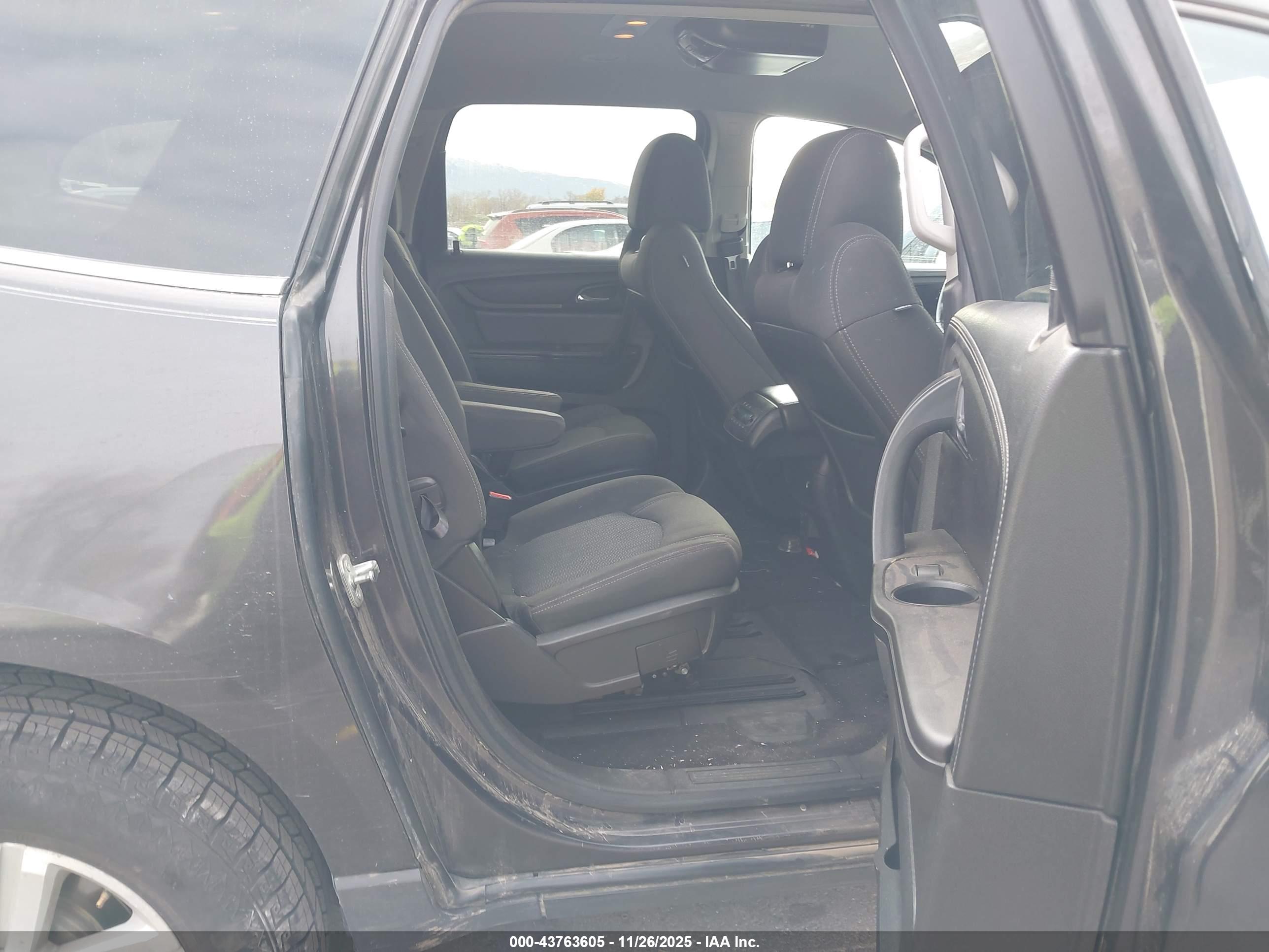 CHEVROLET TRAVERSE image 8