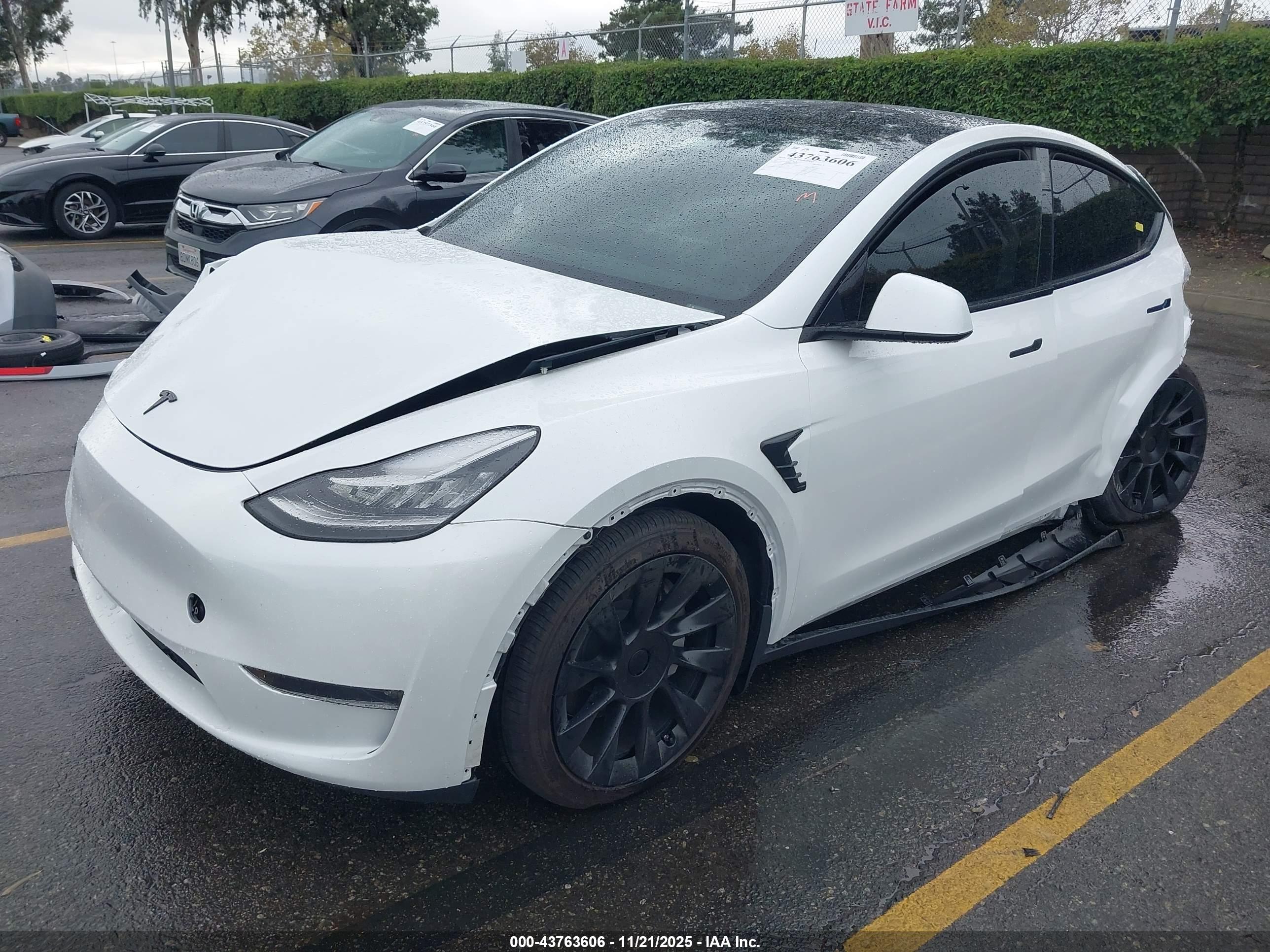 TESLA MODEL image 2