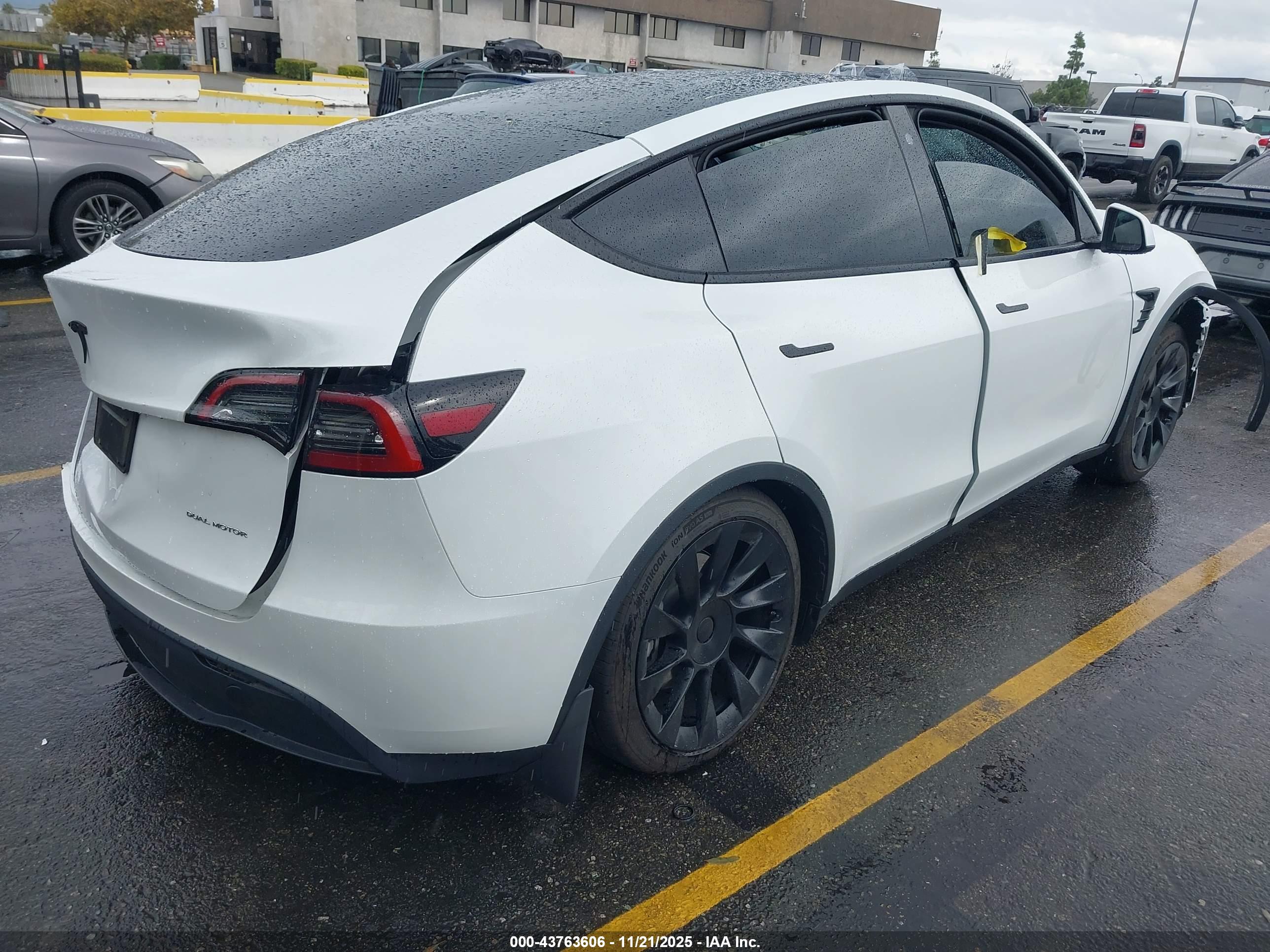 TESLA MODEL image 4