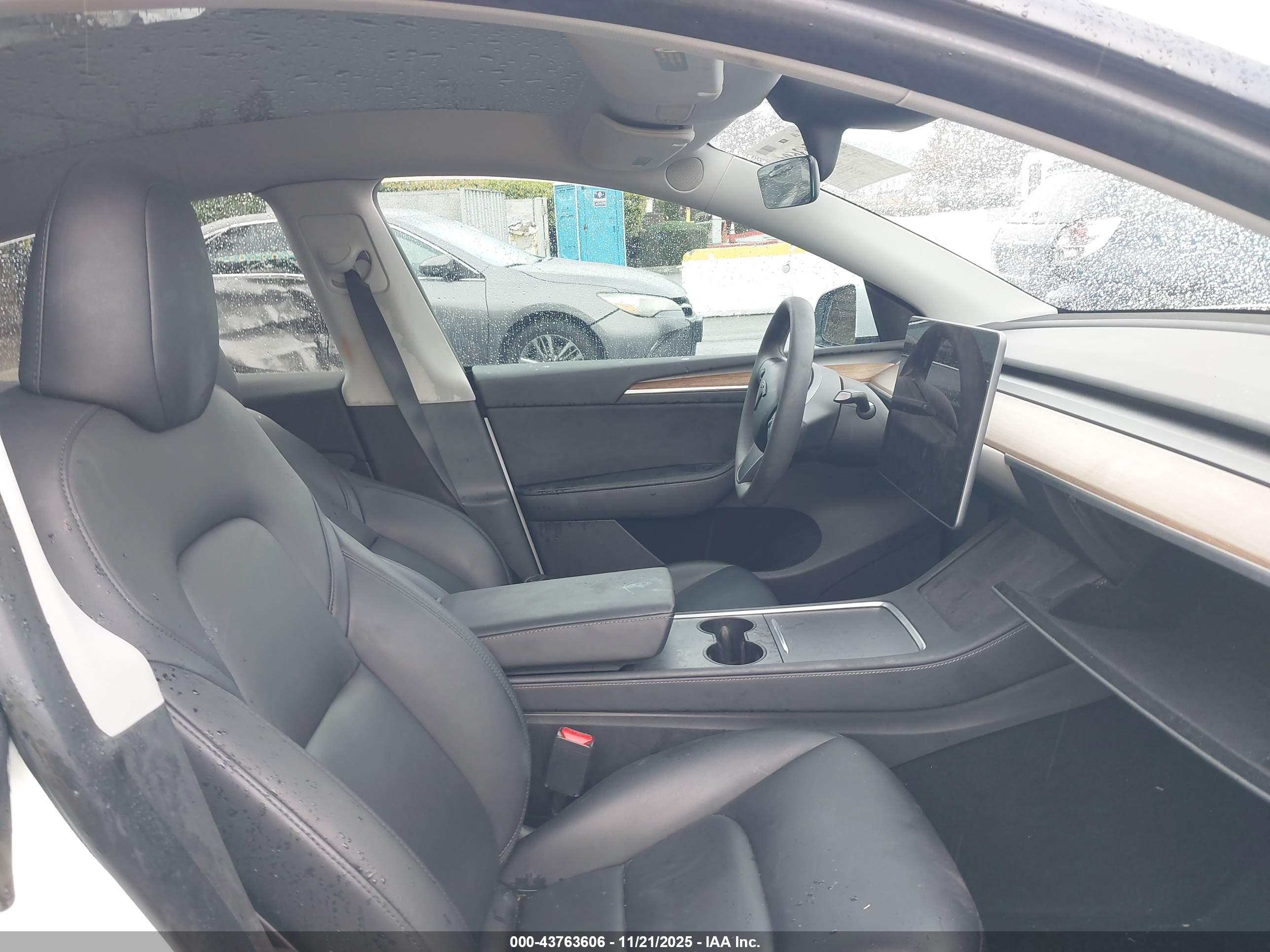 TESLA MODEL image 5